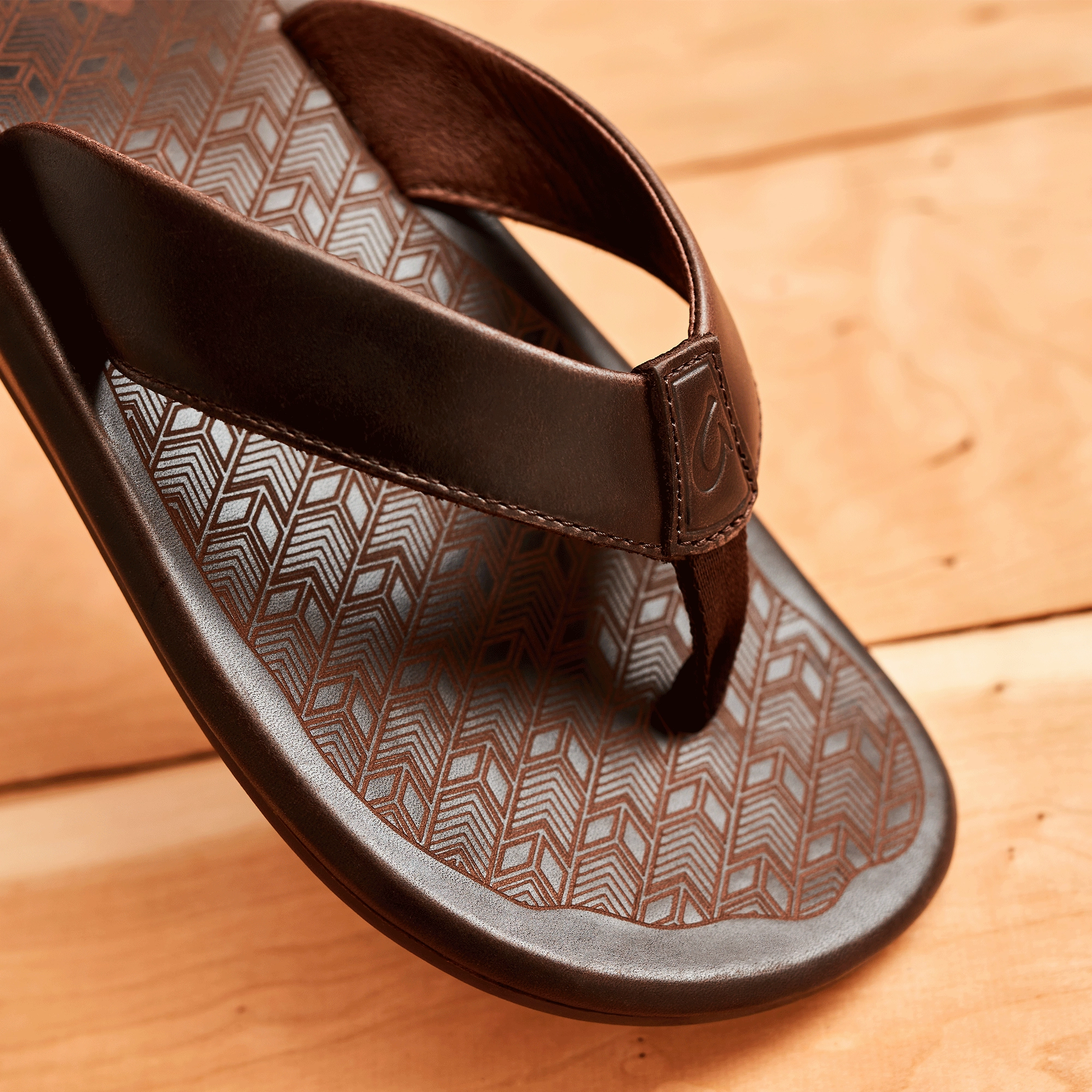 ??Ilikai - Dark Wood Casual Footwear for Vacation