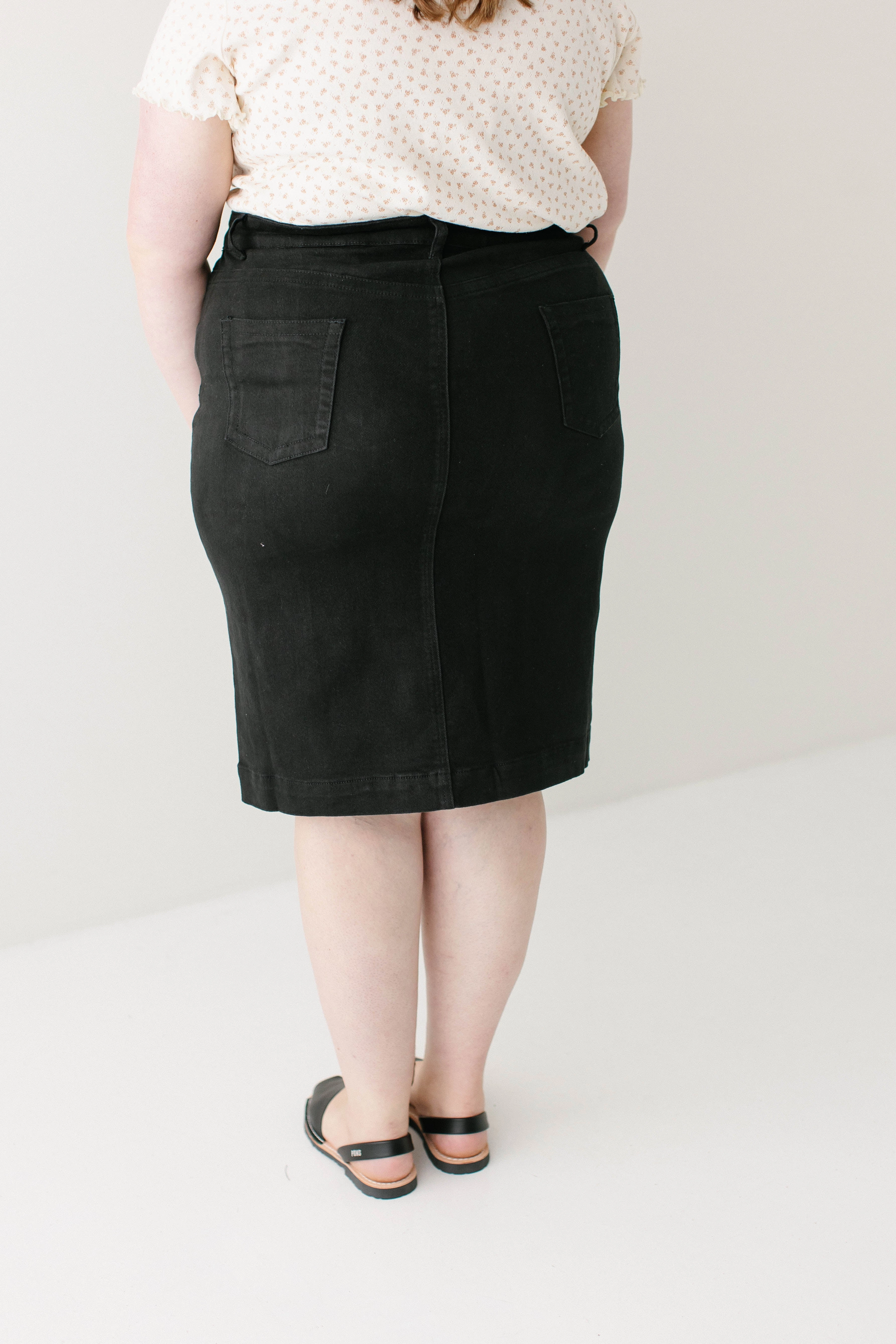 Lightweight Material 'Leah' Denim Skirt in Black