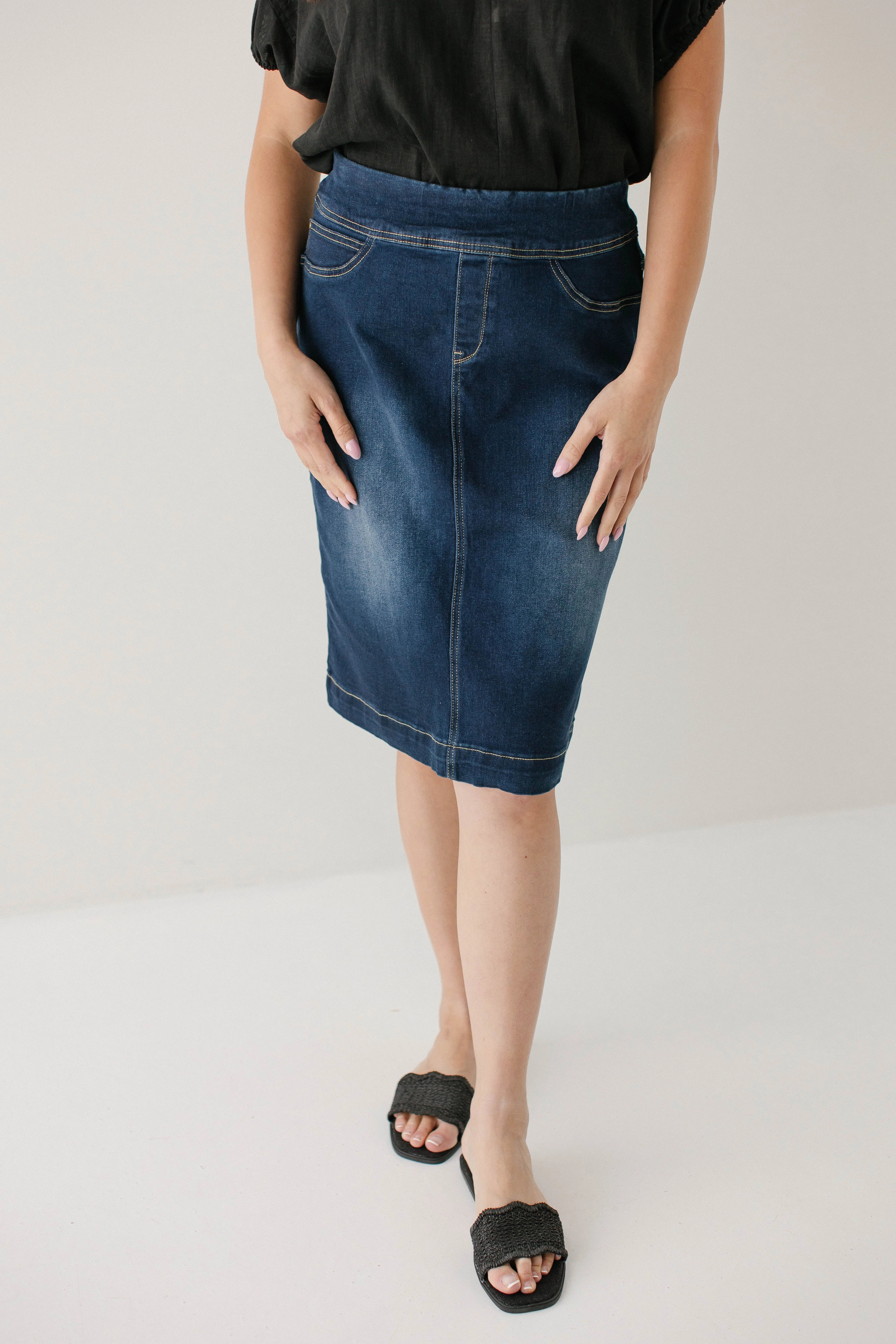 Delicate Texture 'Sara' Classic Knee Length Dark Denim Skirt