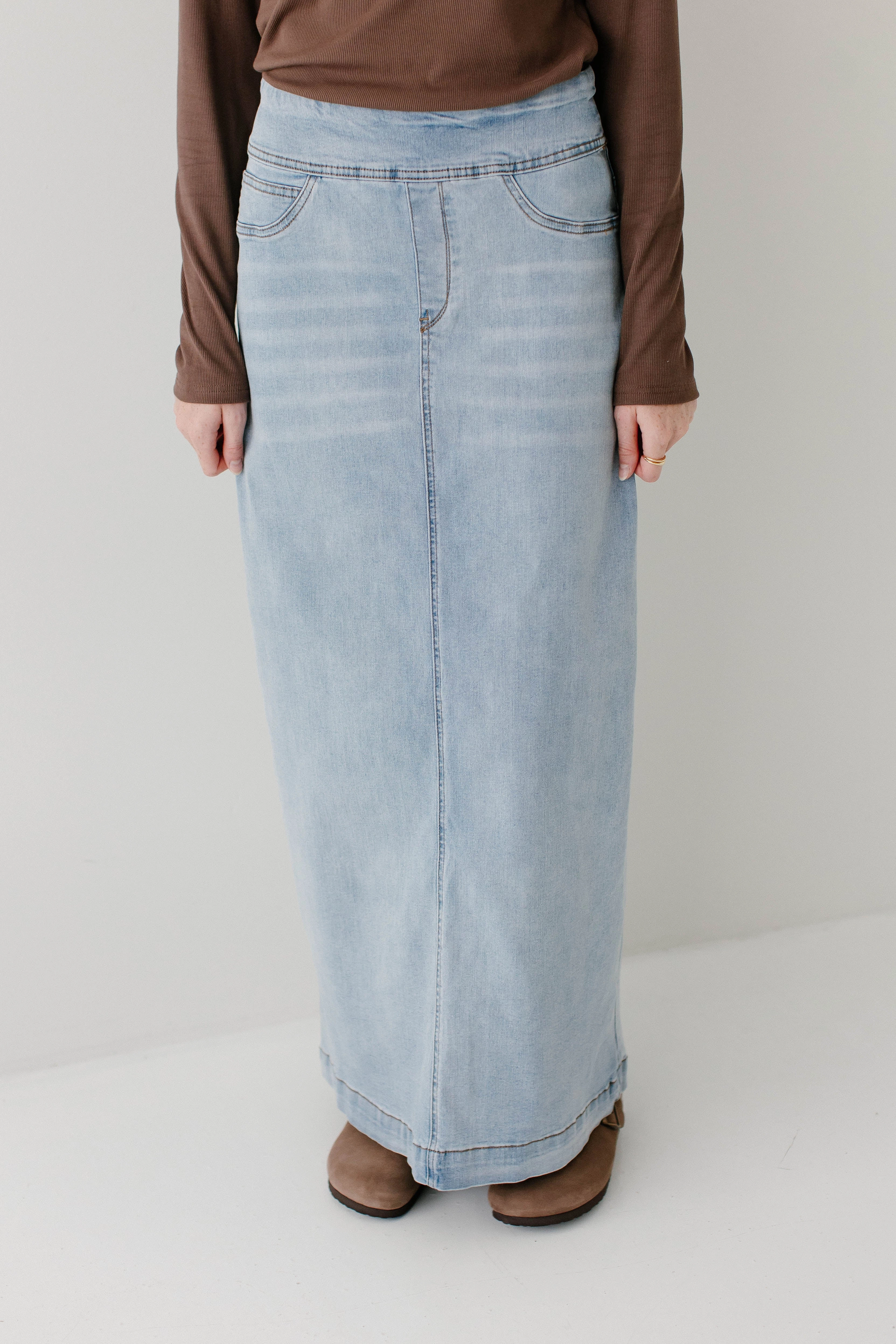 Laid Back Look Reinforced Hemline 'Sara' Classic Long Denim Skirt Light Wash