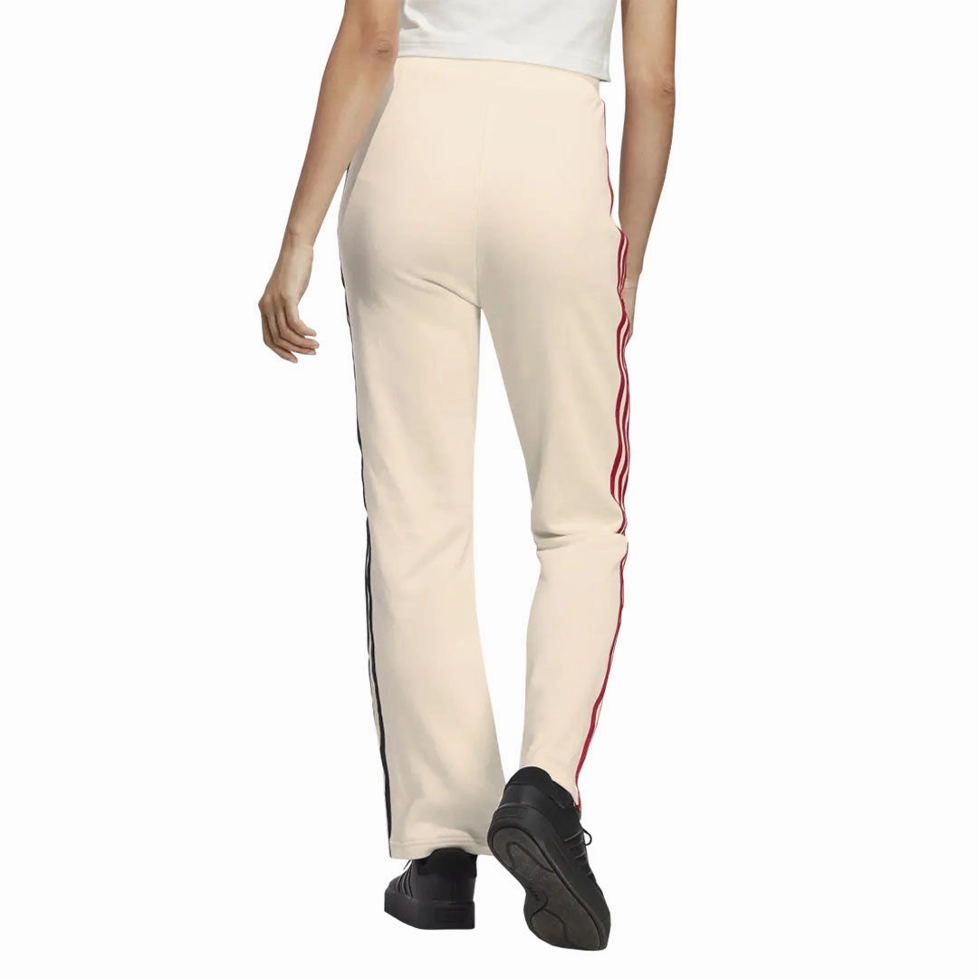 Casual Layer Fit adidas - Women's Chenille Flower Patches 3-Stripes Jogger (IC8697)