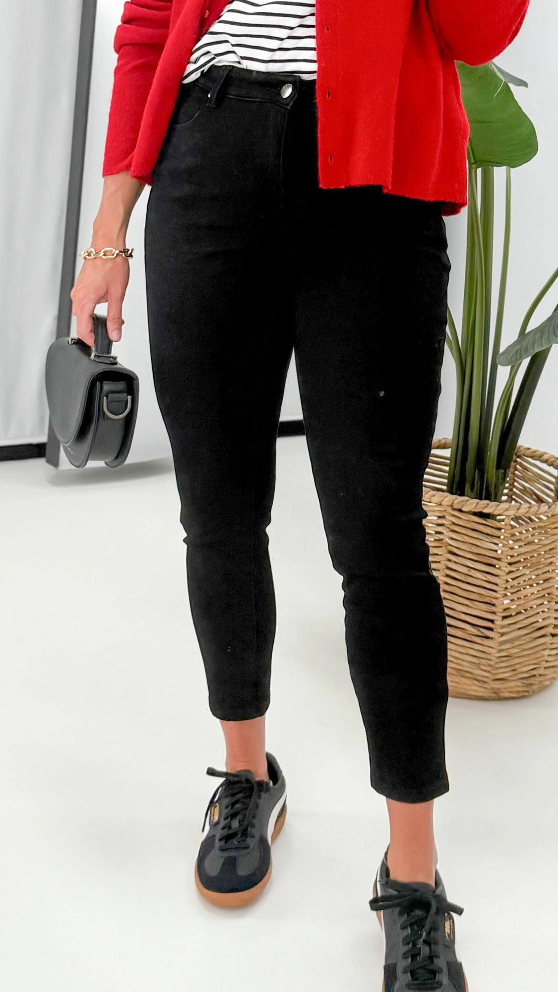 Soft and Supportive Shine On Label Cropped Sculpt Jeans Black