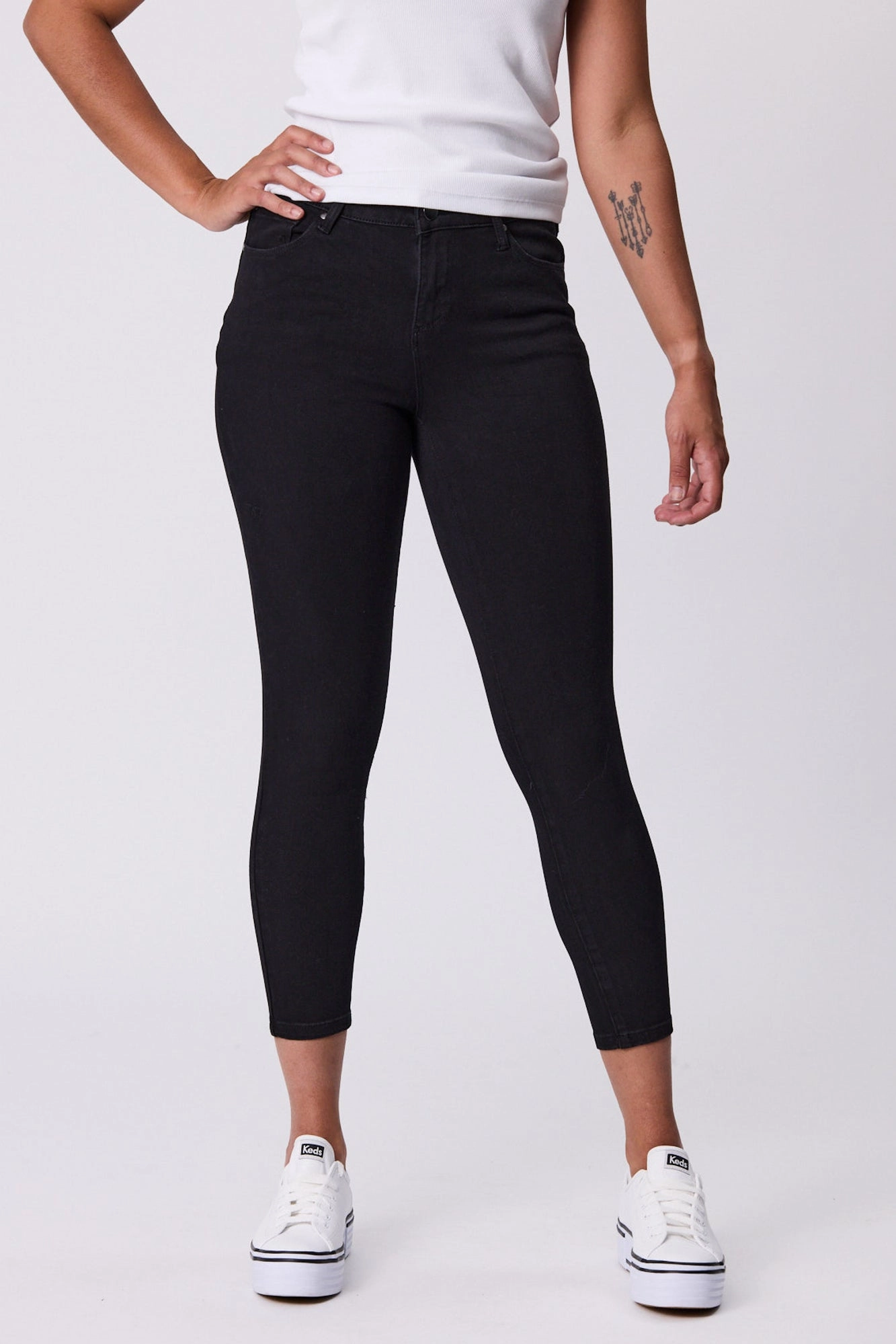 Shine On Label Cropped Sculpt Jeans Black Sleek and Slim