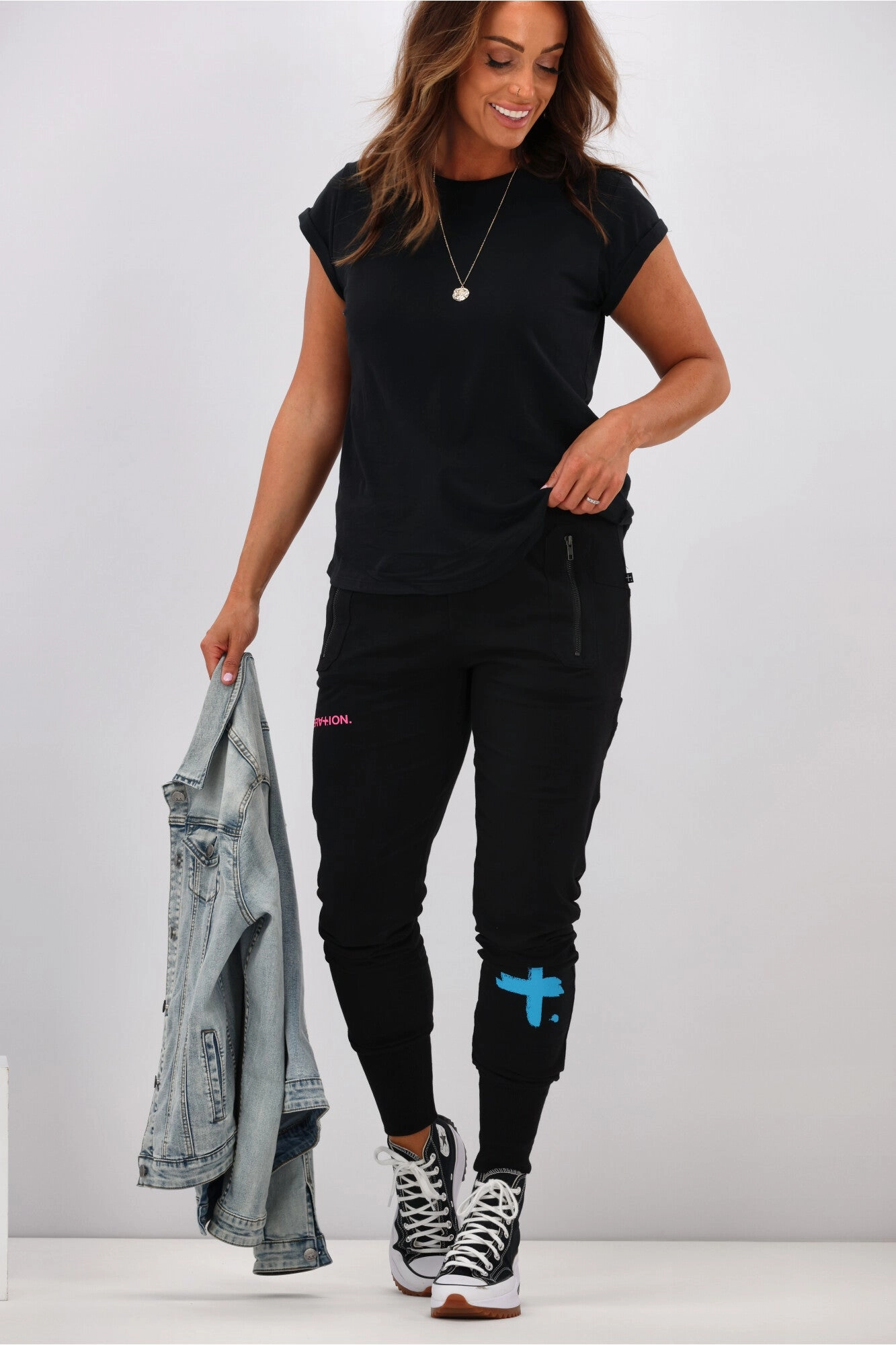 HighThreadCount EnhancedDurabilityFinish Silent Theory Lucy Tee Black