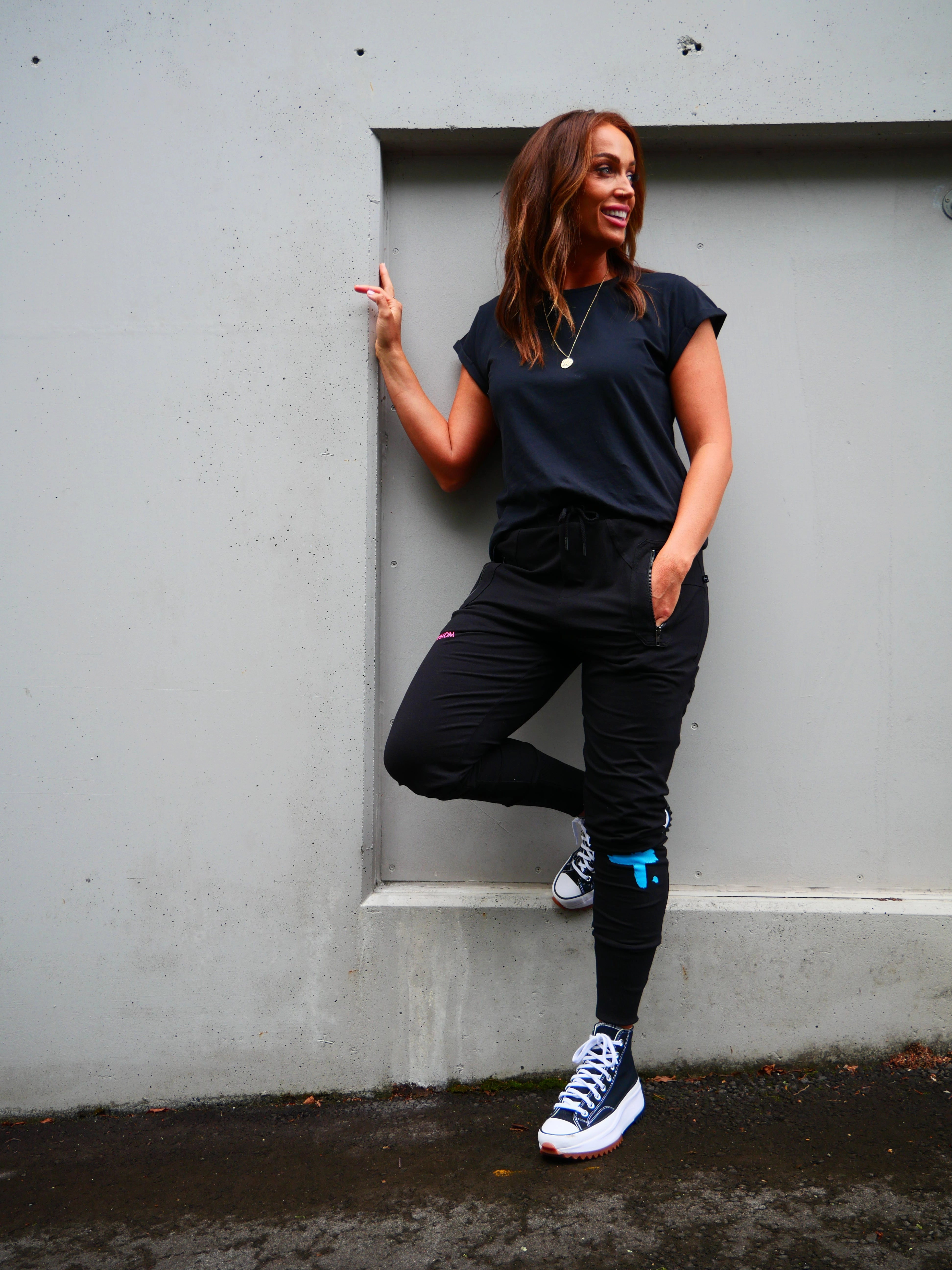 Silent Theory Lucy Tee Black Classic Outfit Style