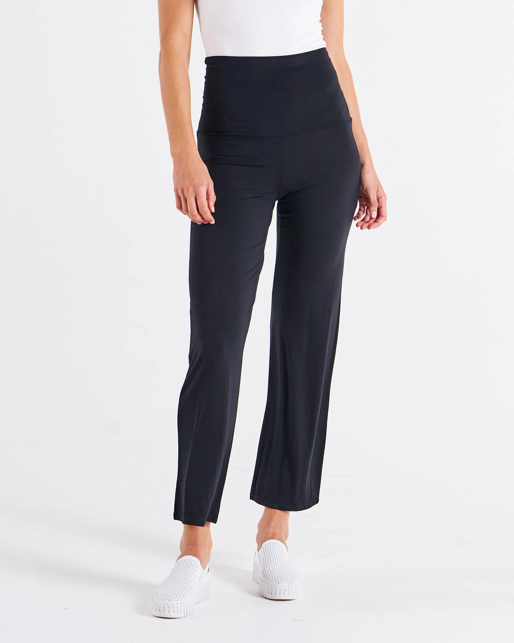 Betty Basics Houston Bamboo Relaxed Pant Black Double Layered Knees