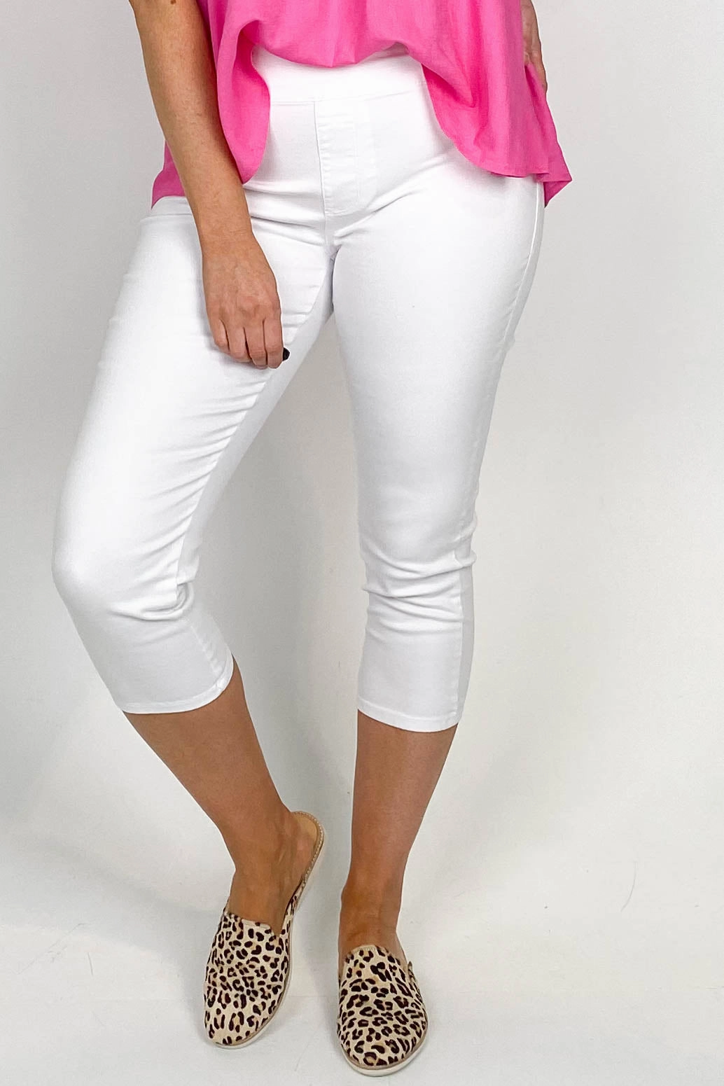 Betty Basics Masie Capri Jean White Timeless Wear Moisture Management