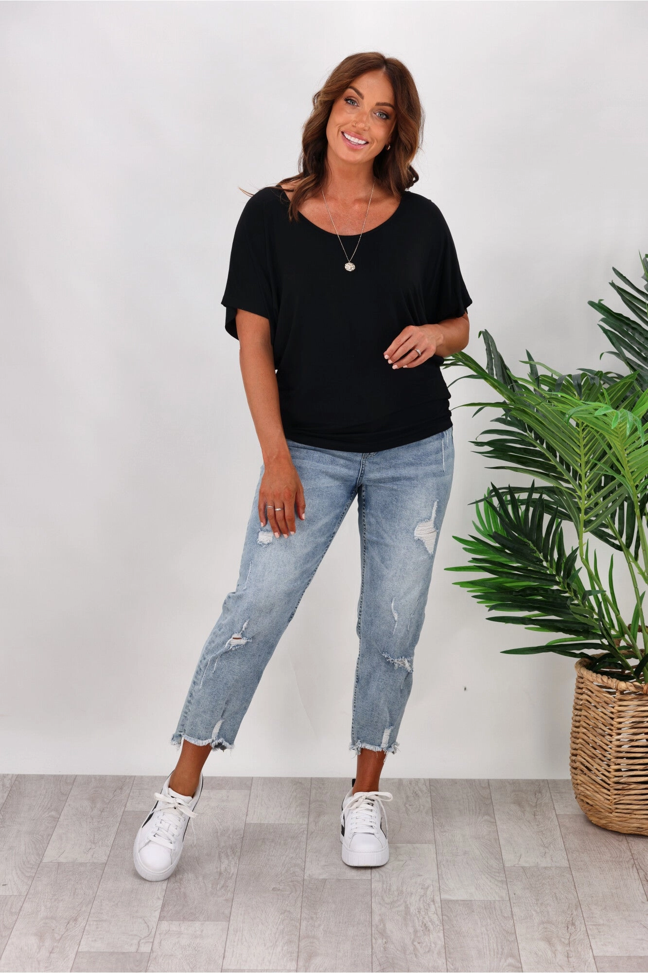 Essential Layer Betty Basics Maui Tee In Black