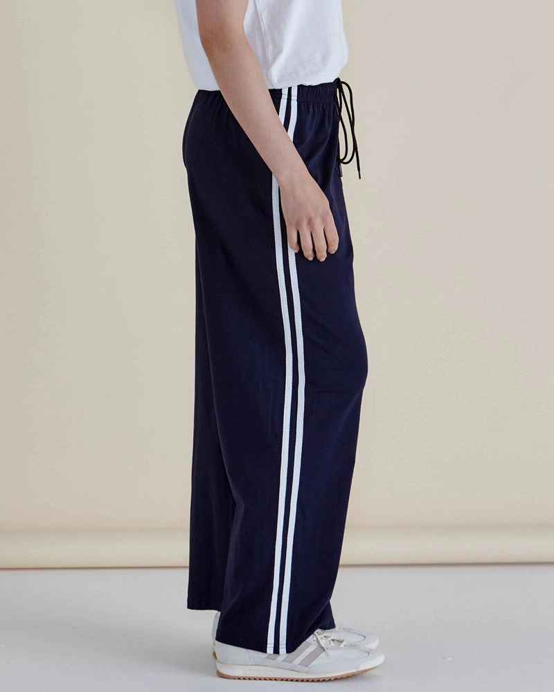 Holiday Outfit Budget Friendly Lifestyle Ready Betty Basics Nikki Relaxed Cotton Jogger Navy