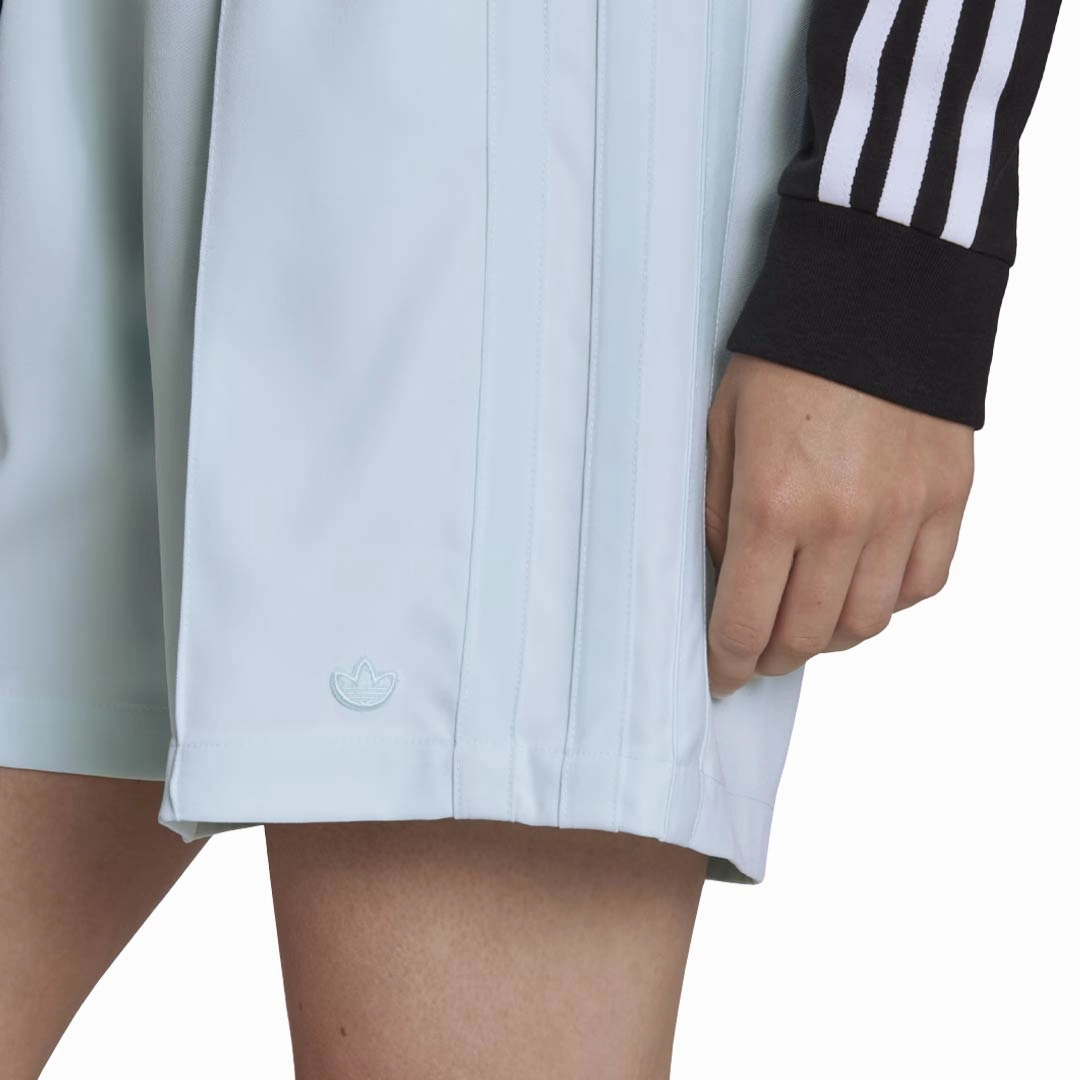 Sporty Look Sleek Appearance adidas - Unisex Adicolor Contempo Tailored Shorts (HN3664)