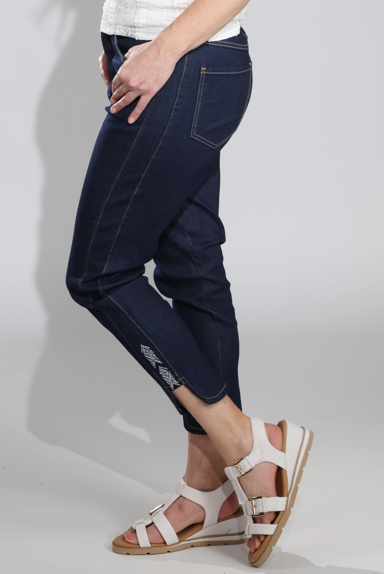 Festival Outfit Comfy Capri Jeans | MID INDIGO | 6983C1
