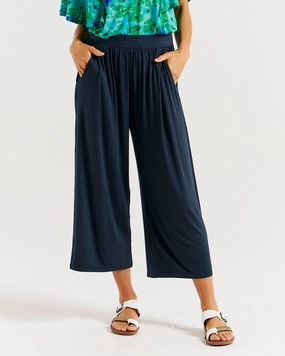 Betty Basics Athena Cropped Pant Petrol Breathable activewear