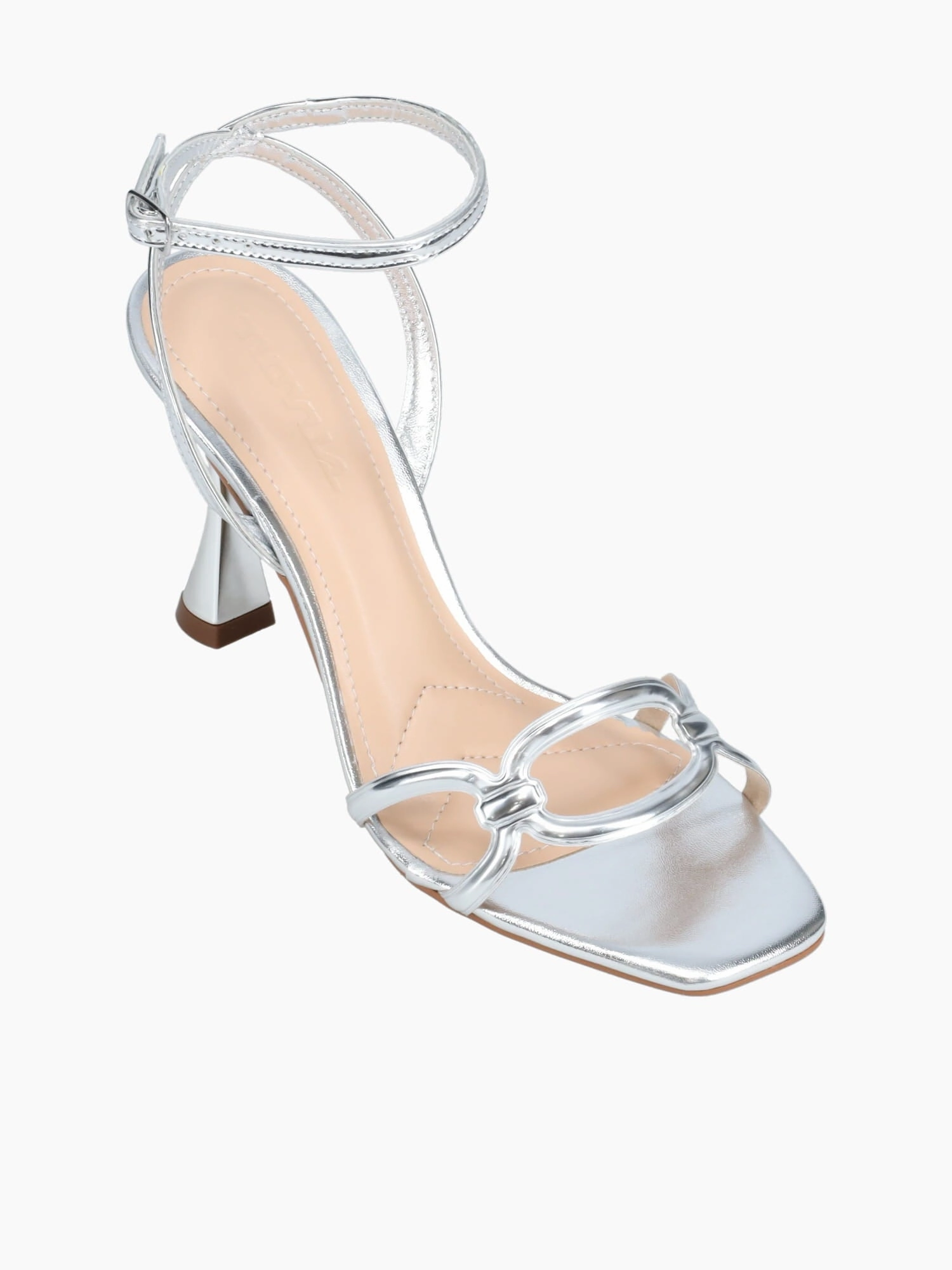 Clarissa Prata Laminado Stiletto Heel party look