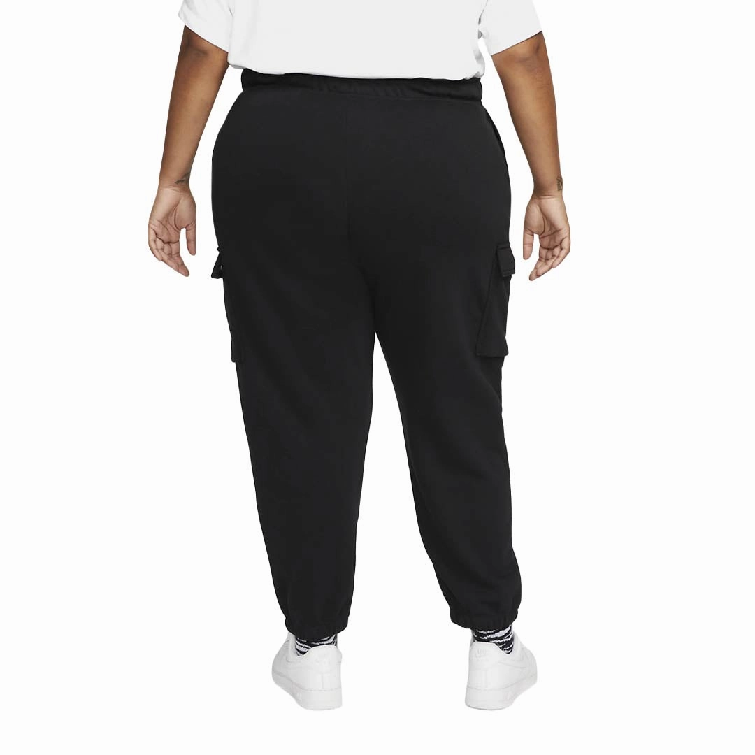 Movement Support Nike - Women's Mid-Rise Oversized Cargo Sweatpant (Plus Size) (DV5083 010)