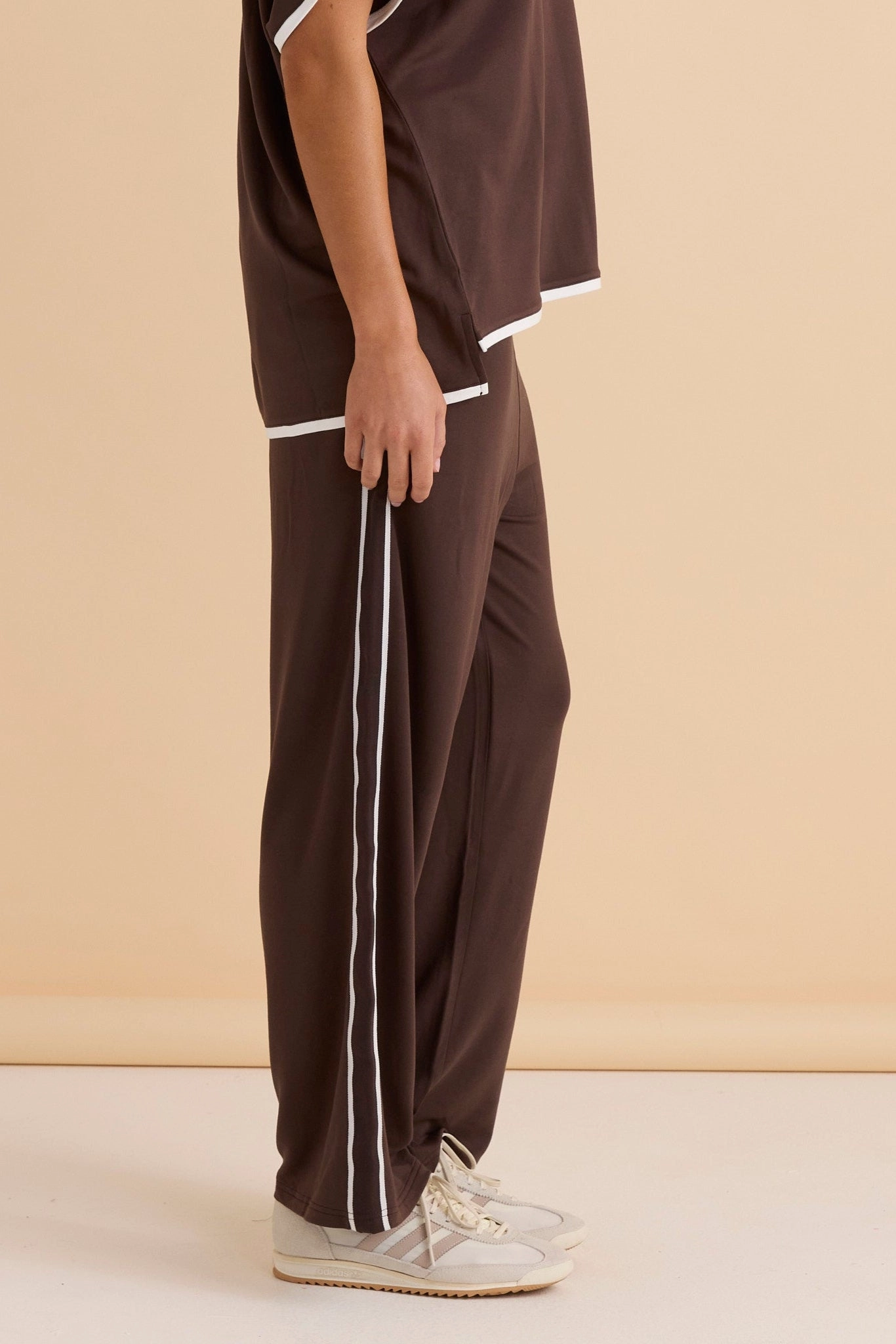 Betty Basics Evelyn Wide Leg Jogger Chocolate Active Mood