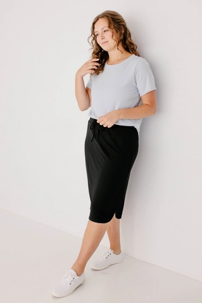 'Olivia' Skirt in Black Curvy Fit