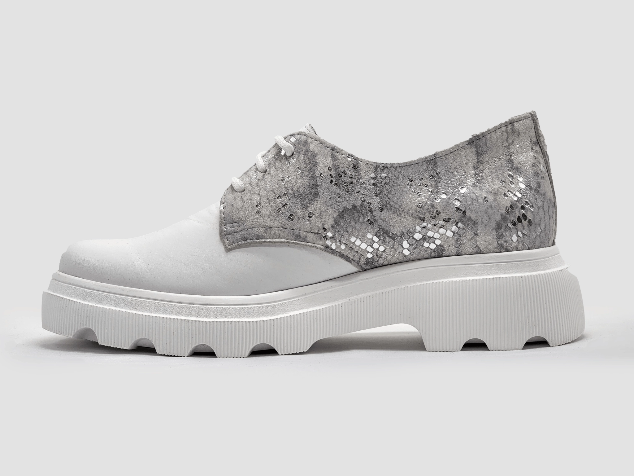 Soft Footwear Women's Modern Low-Top Leather Shoes - White