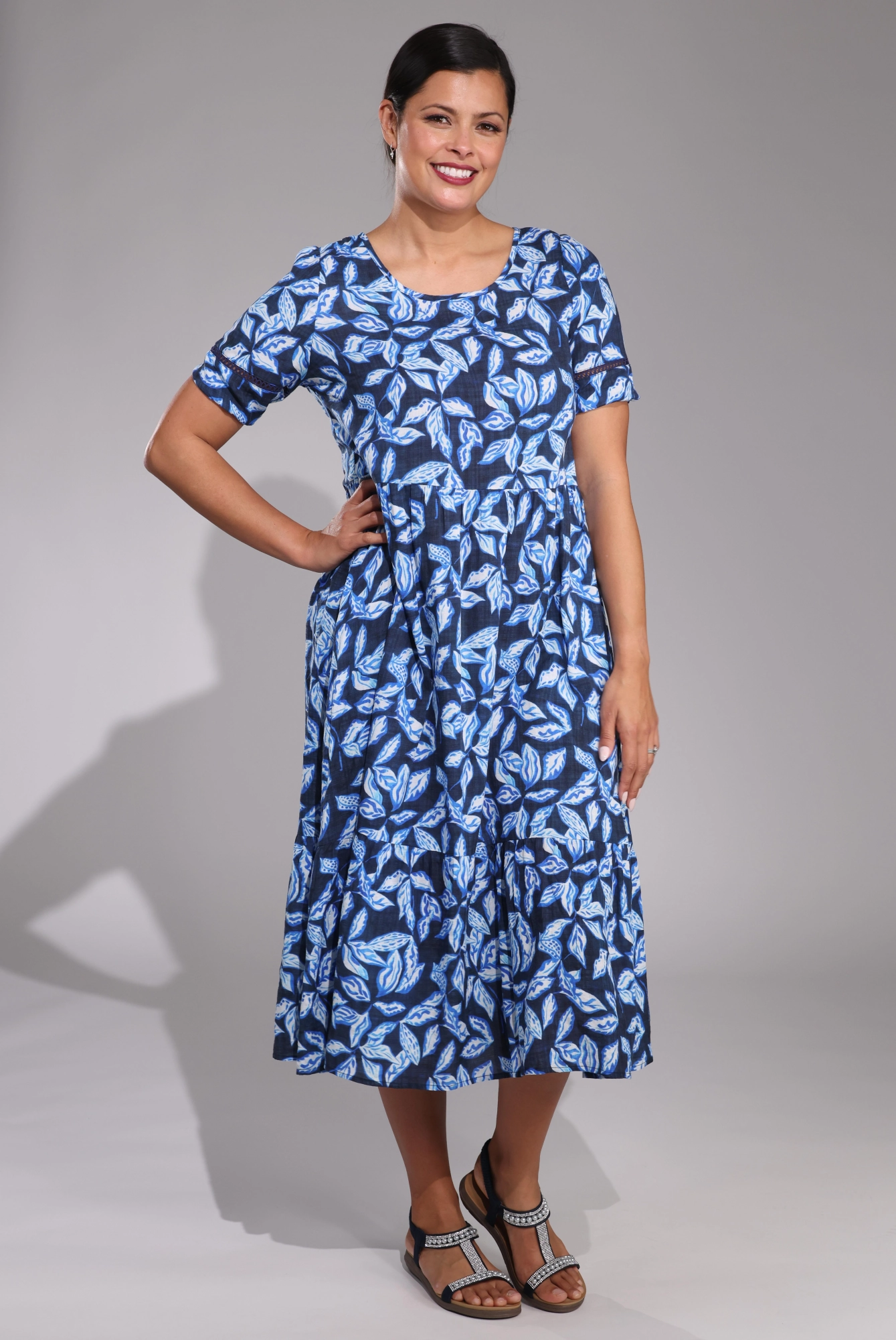 Peace Glow Flattering Shape Dress | Navy Leaves | 6532C1