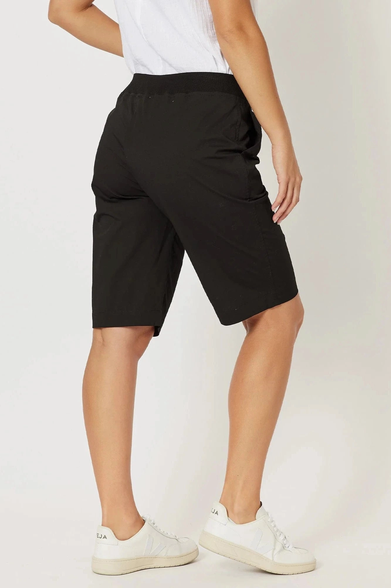 Threadz - 43105 Santorini Short Minimalist Look