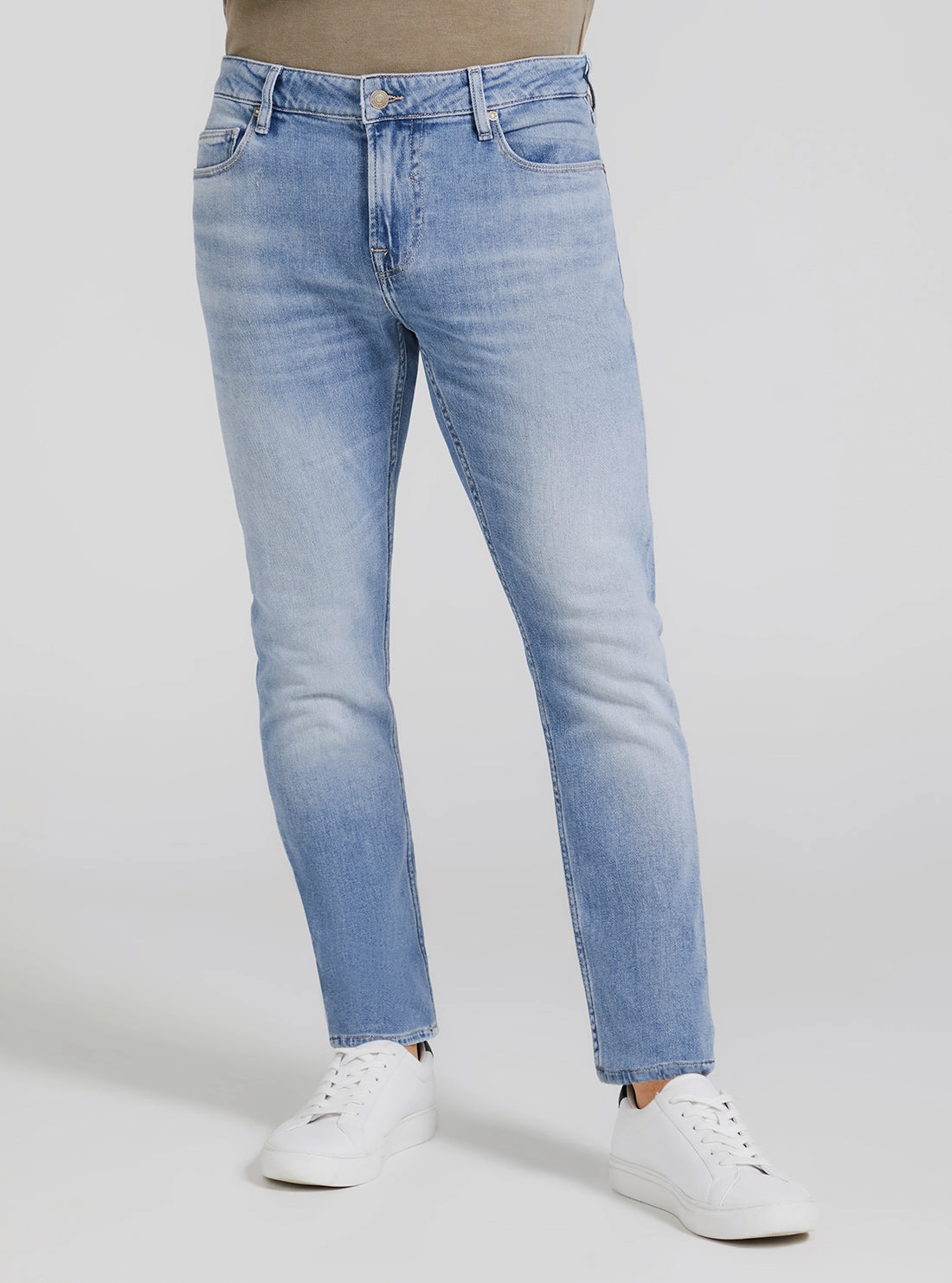 Active Outfit Eco Low Rise Skinny Fit Chris Denim Jeans In Carry Light Wash