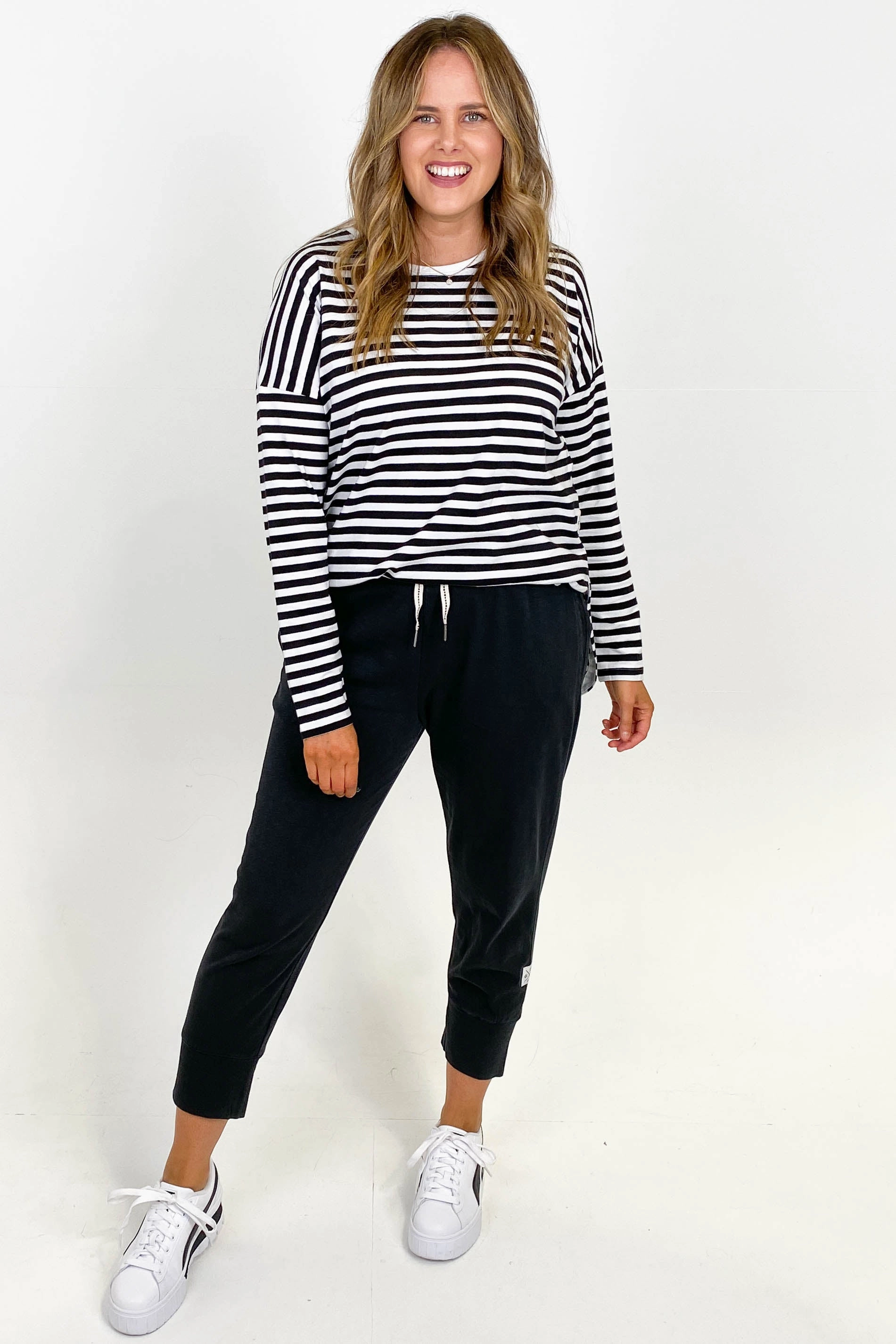 Beginner Level City Walk Elm Fundamental Brunch Pants Black