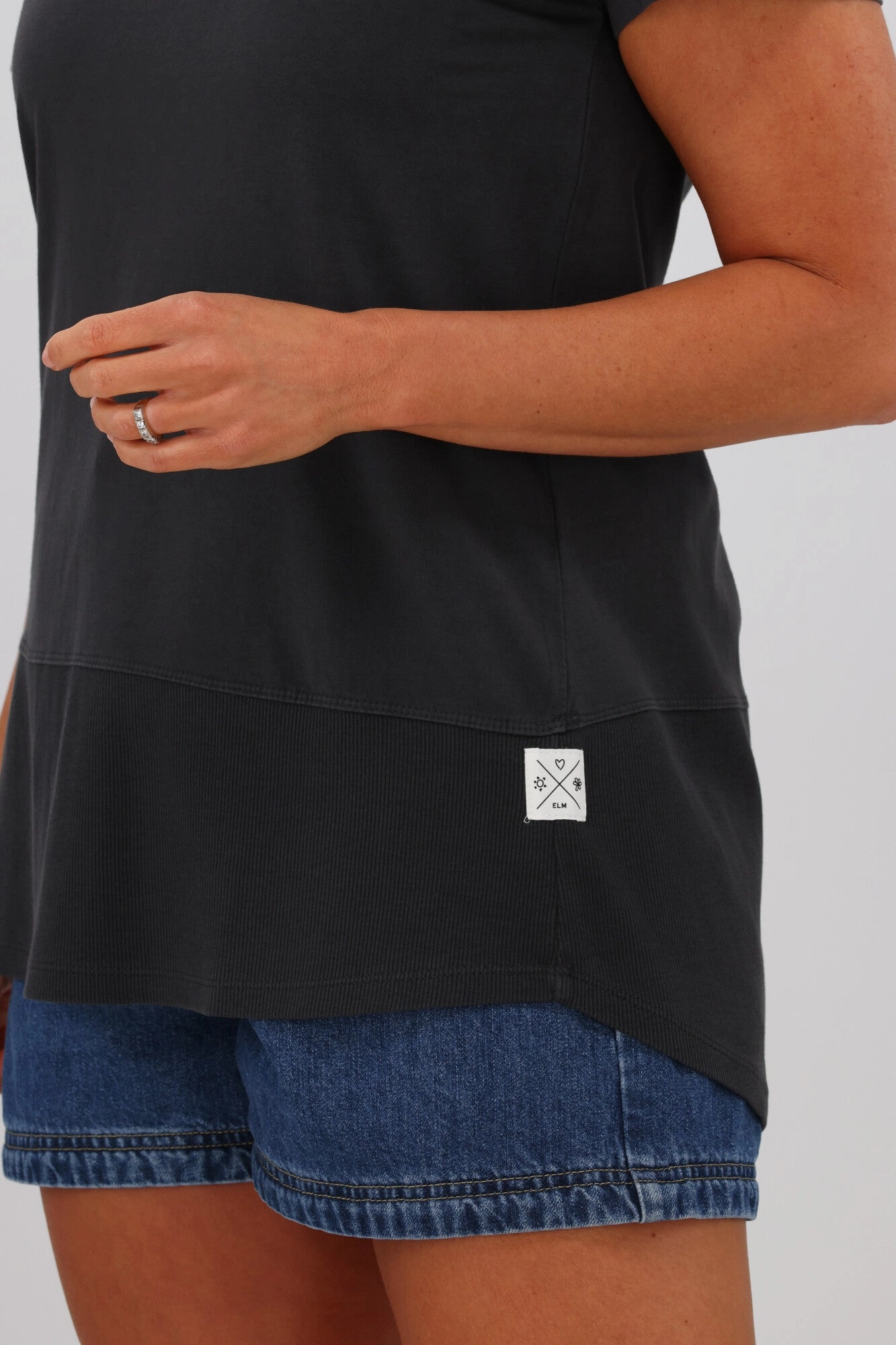 Non Restrictive Fit Elm Fundamental Rib S/S Tee Washed Black