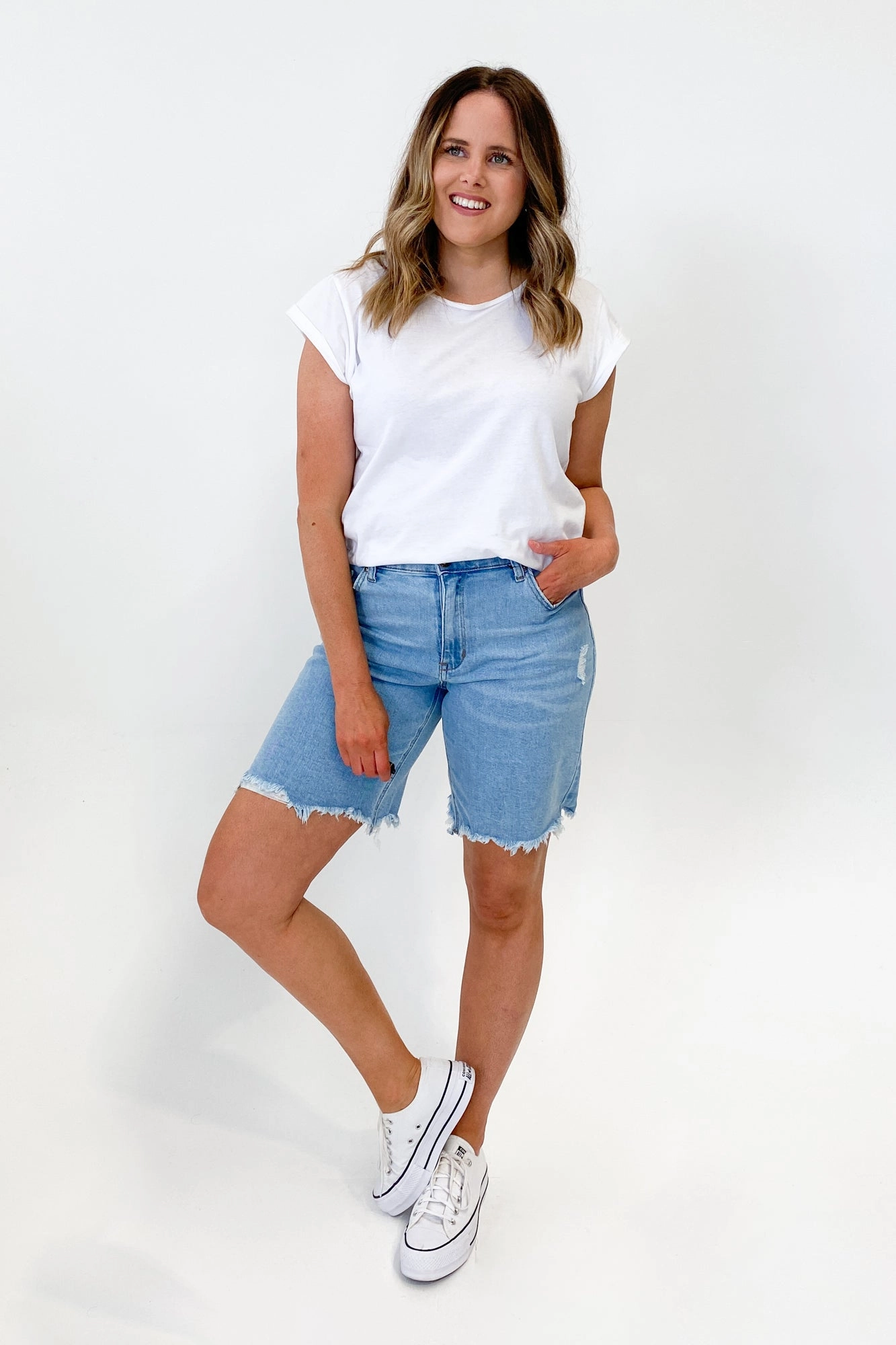 Wakee Denim Gigi Short Light Wash Tapered leg