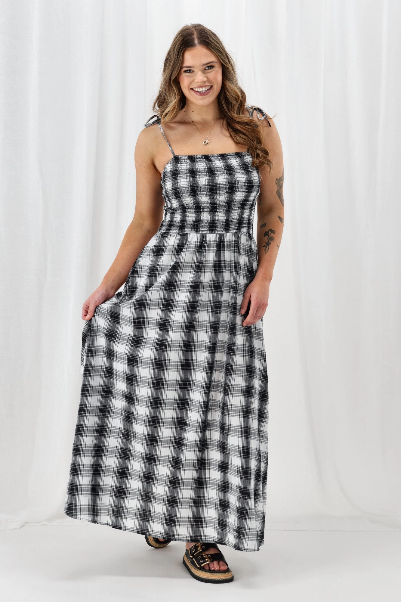 ONLY Onlmaddy Life Maxi Check Smock Dress Black White Check Light Cloud Silky Surface
