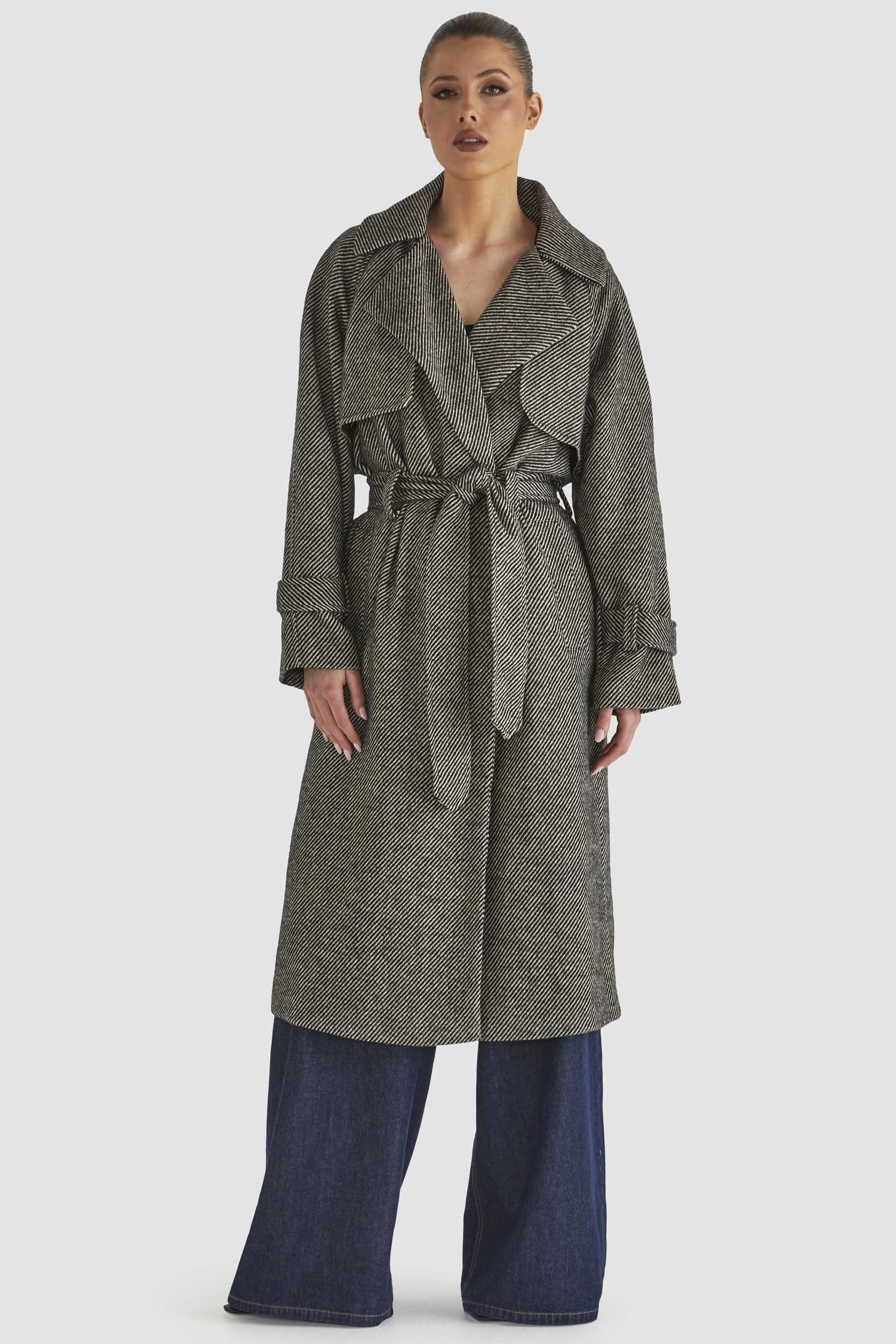 Stretchable Cuffs Non Irritating Edging Fate Charmer Trench Coat Black Cream