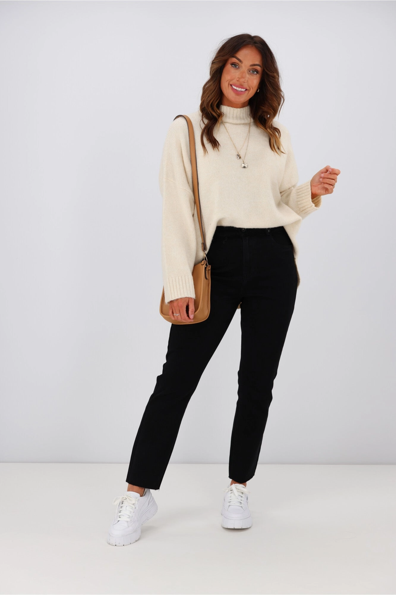 Lightweight Material City Walk Little White Lie Billy Boyfriend Jean Black