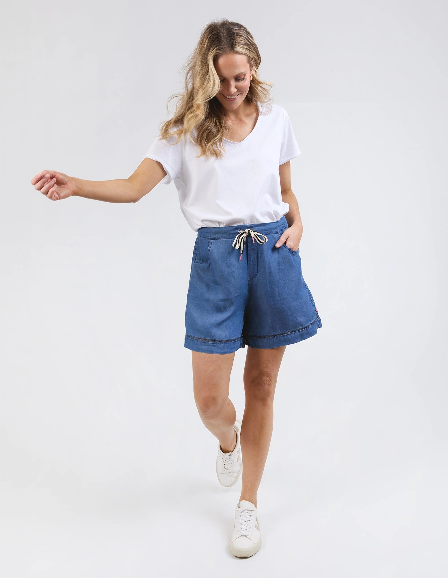 Sweat Wicking Technology Elm Astrid Chambray Short Dark Blue Wash