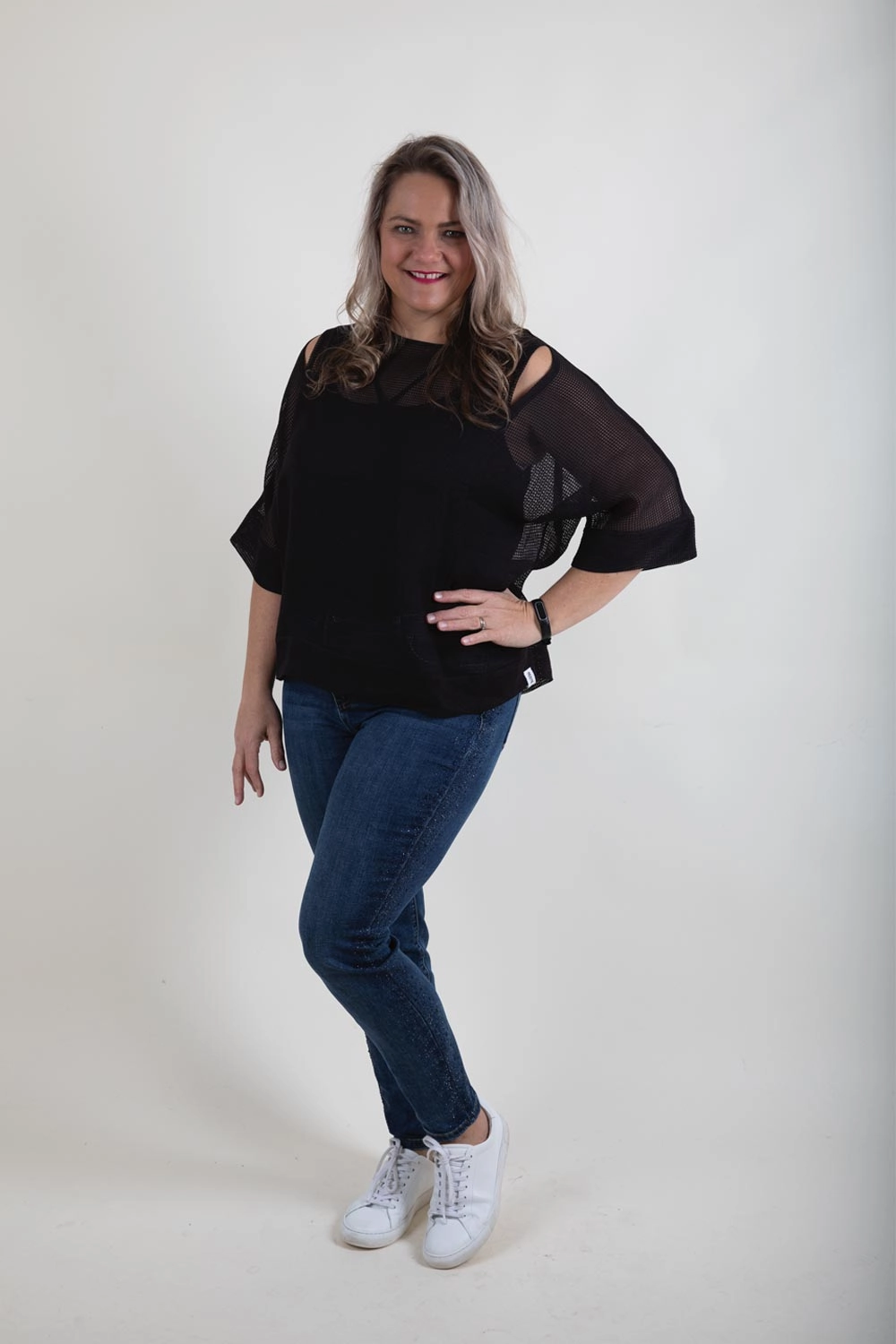 Versatile Wearable No Ride Fit Frank Lyman - 234106U Sequin Trim Jeans