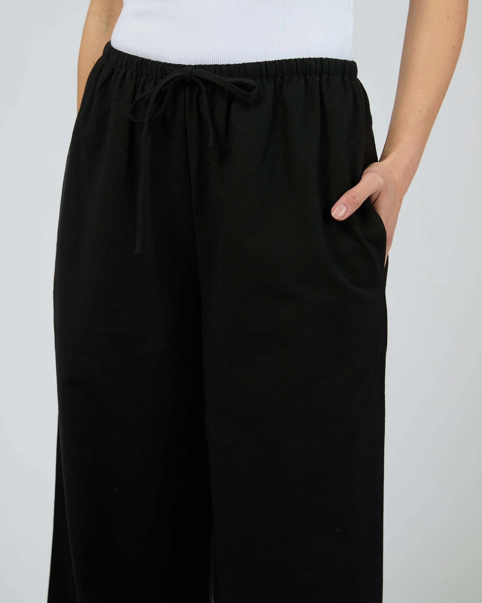 Tailored Shape Silent Theory Willa Pant Black