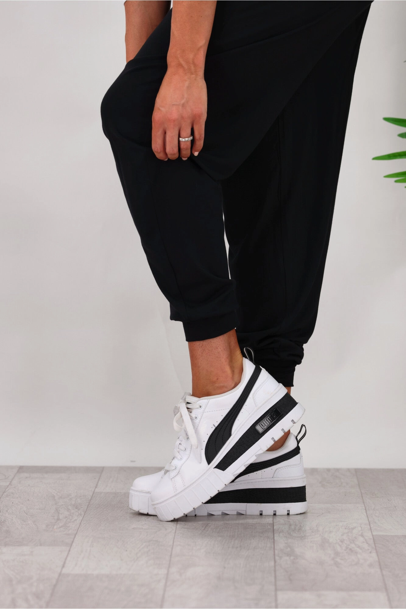 Betty Basics Paris Pants Black Minimalist Style Holiday Outfit