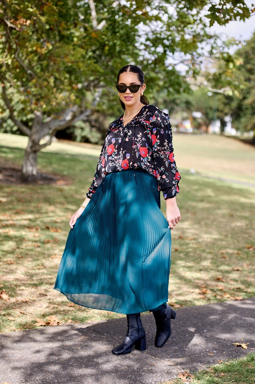 Wardrobe Hero Sophisticated Casual Gloss The Label Lula Variagated Pleated Skirt Petrol