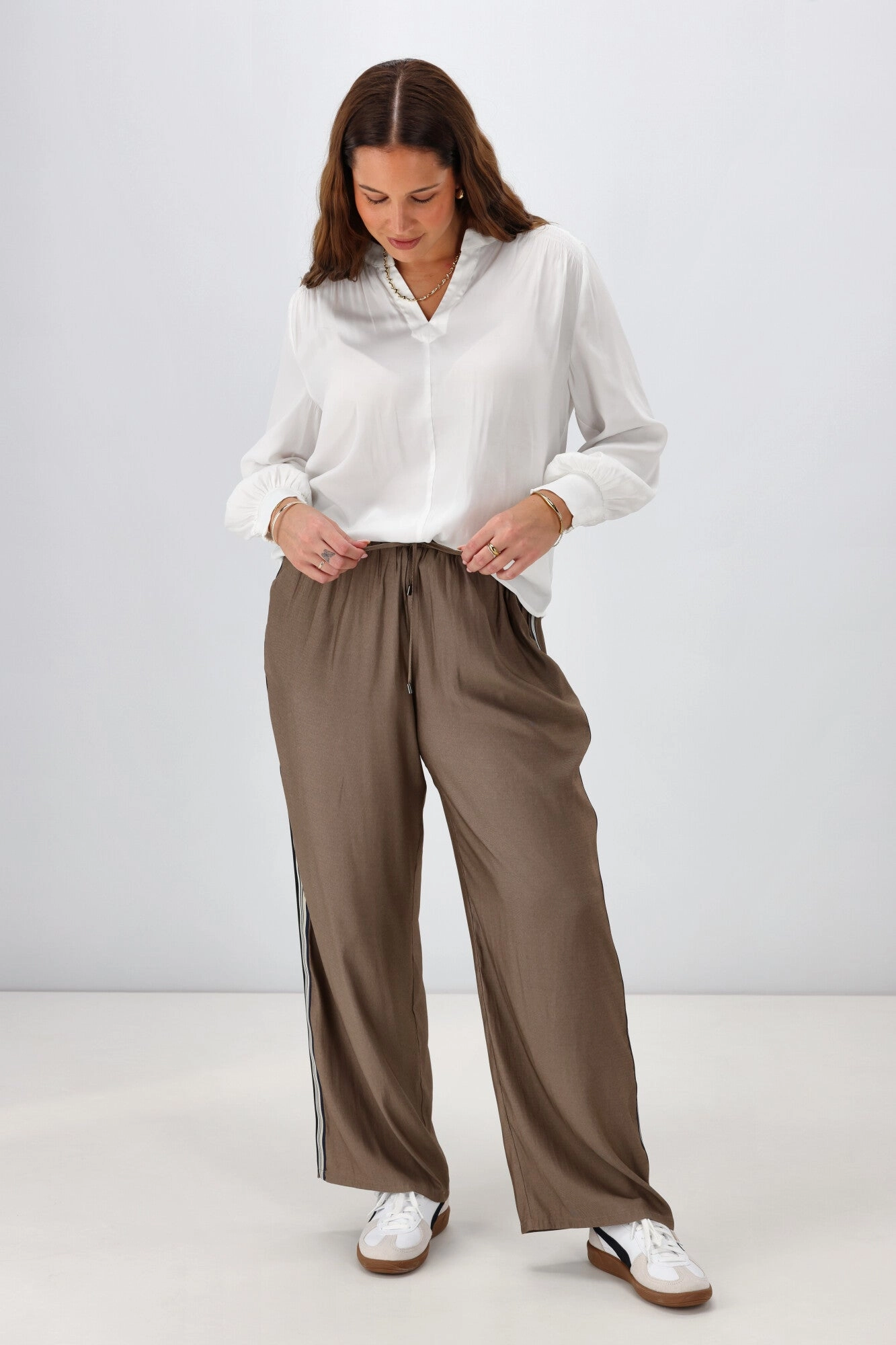 Sweat Wicking Lining Body Shaping Fitness Lover Gloss the Label Taylor Side Taped Wide Leg Pants Espresso