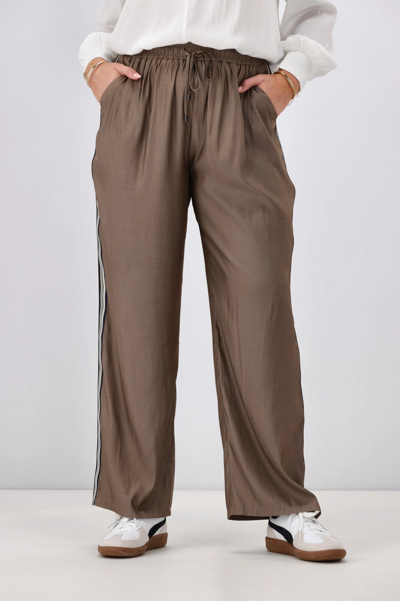 Flattering Shape Gloss the Label Taylor Side Taped Wide Leg Pants Espresso