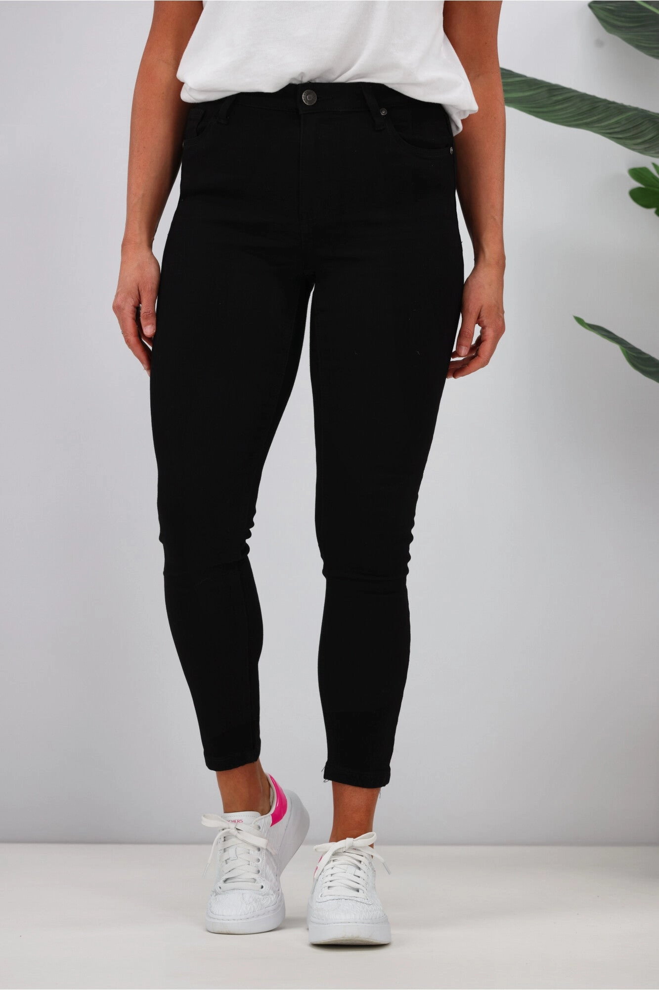 Skin Friendly Dance Practice Casual Look Wakee Denim Courtney Jean Black