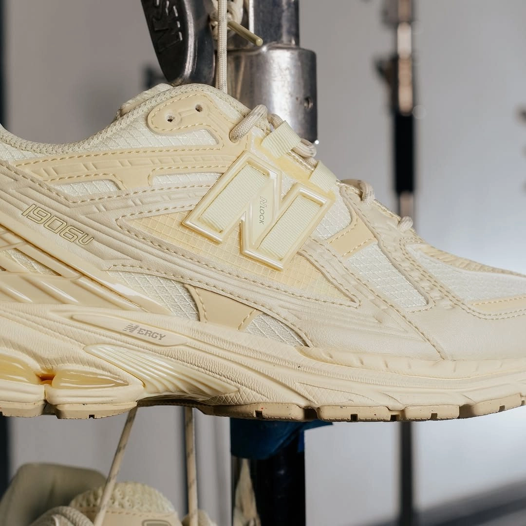 Sustainable Material Blend Light Weight 1906n Pale Moss Leather