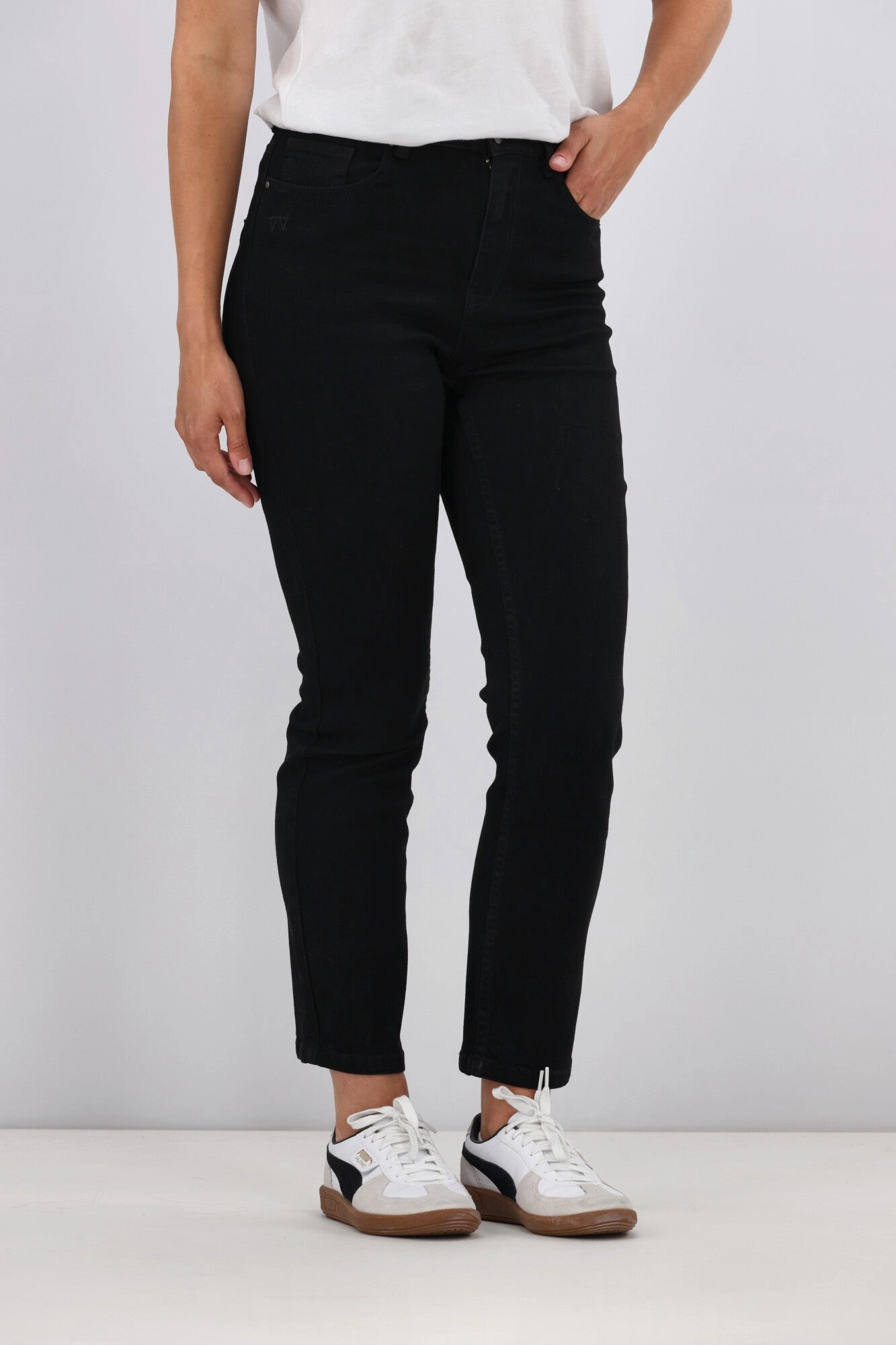 Outdoor Lover Skin Friendly Classic Cut Shine On Label Ashley Straight Leg Jean Black