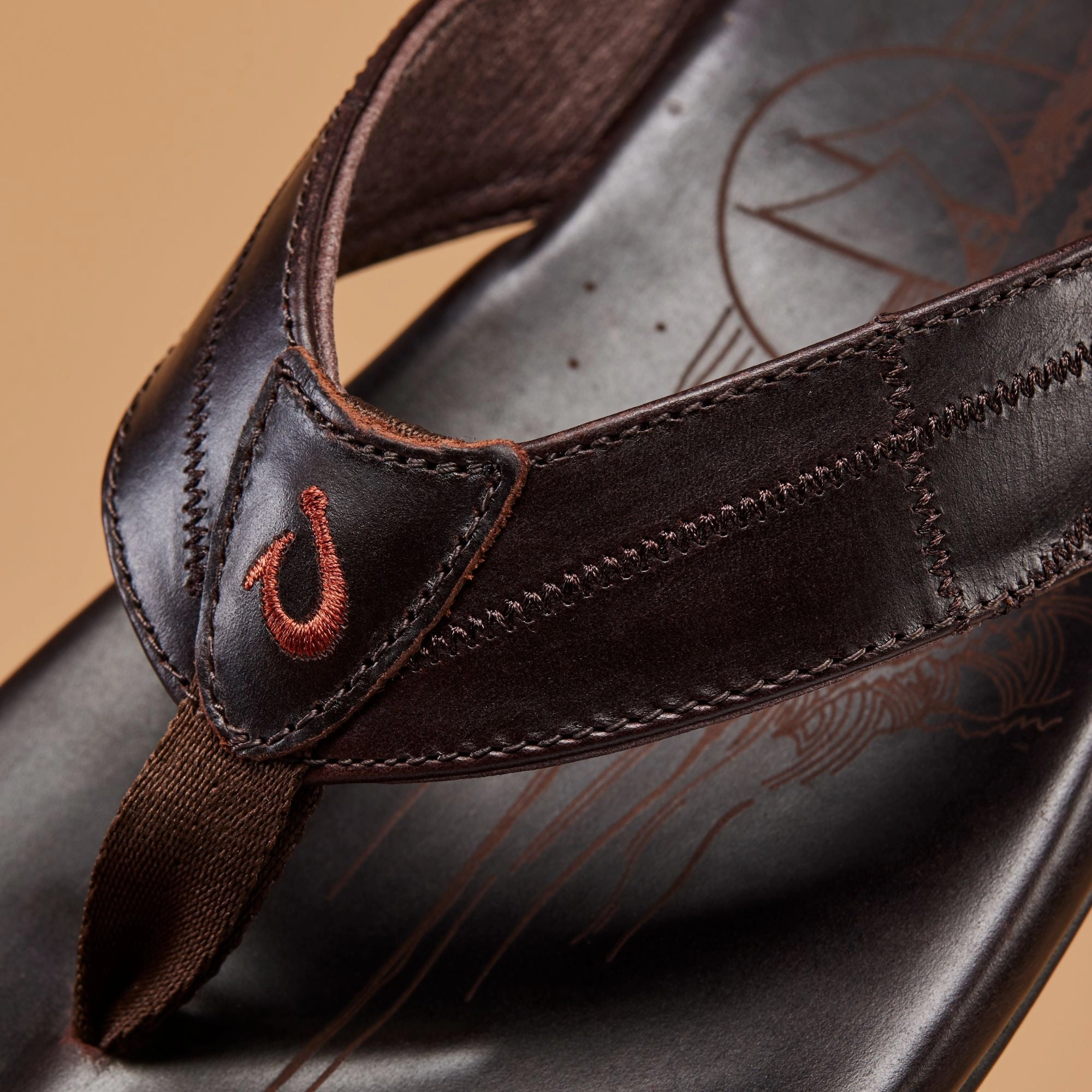 H??k??le??a Kia - Dark Wood Easy Lock Slip-On Comfort