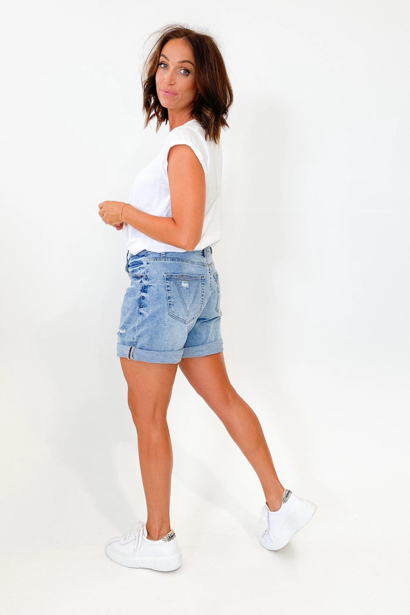 Shine On Label Kylo Distressed Denim Short Blue date night look
