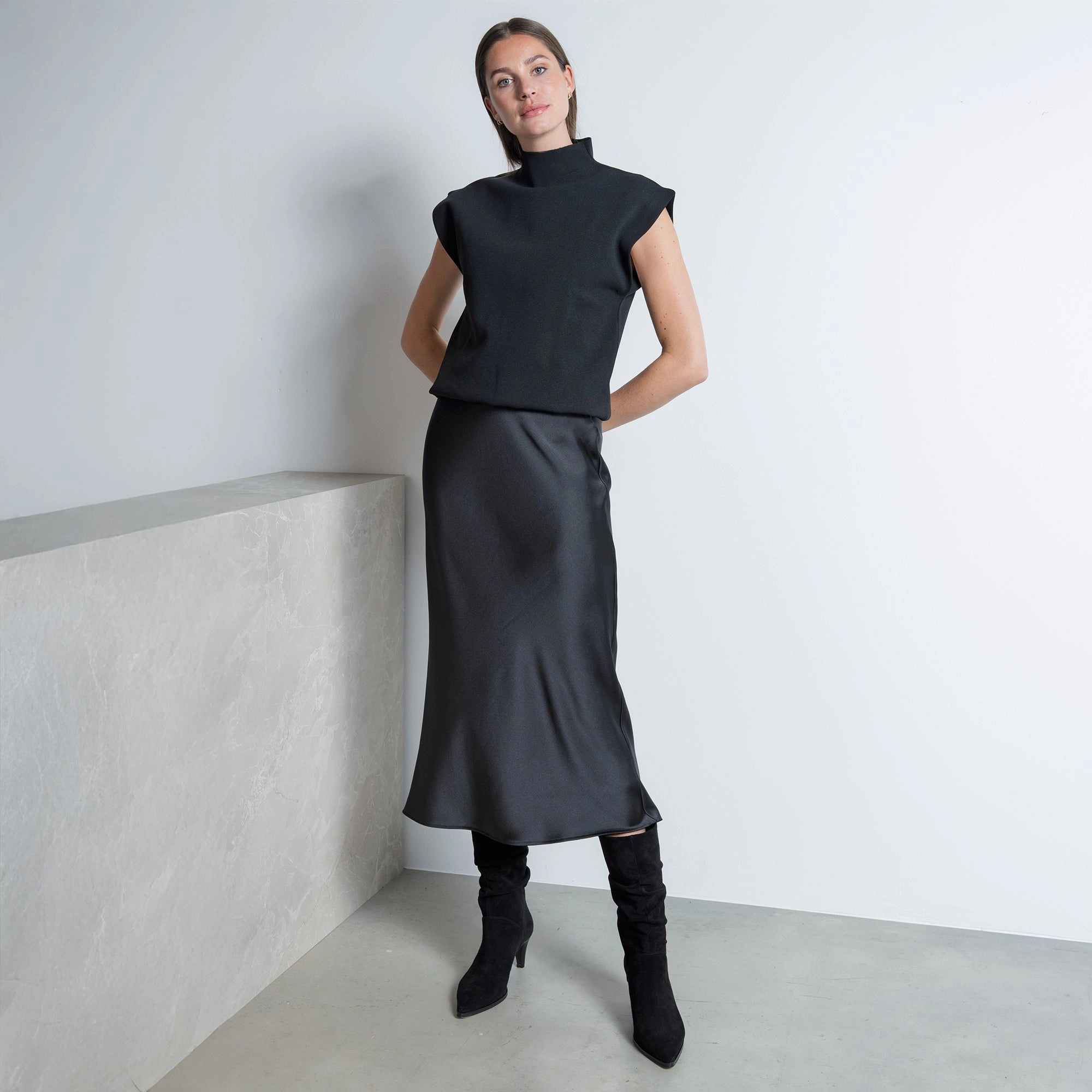 Vend?me Margot black suede boots Shock Absorbing Winter Walker