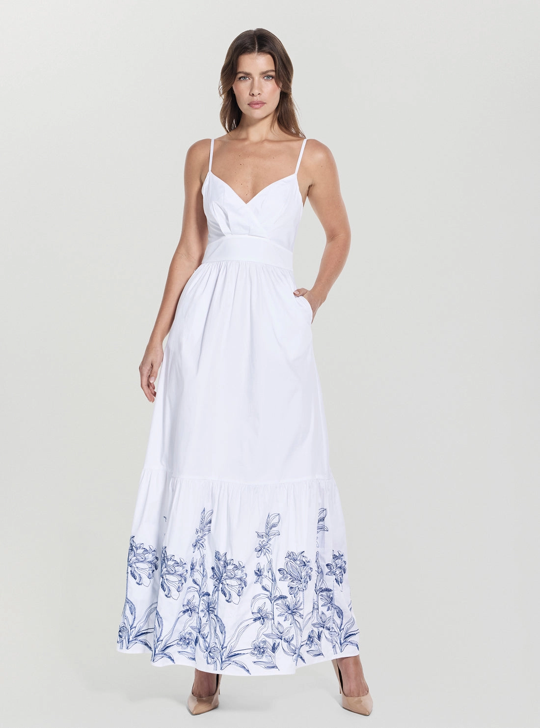 Effortless Look Smart Edge White Blanche Place Embroidered Long Dress