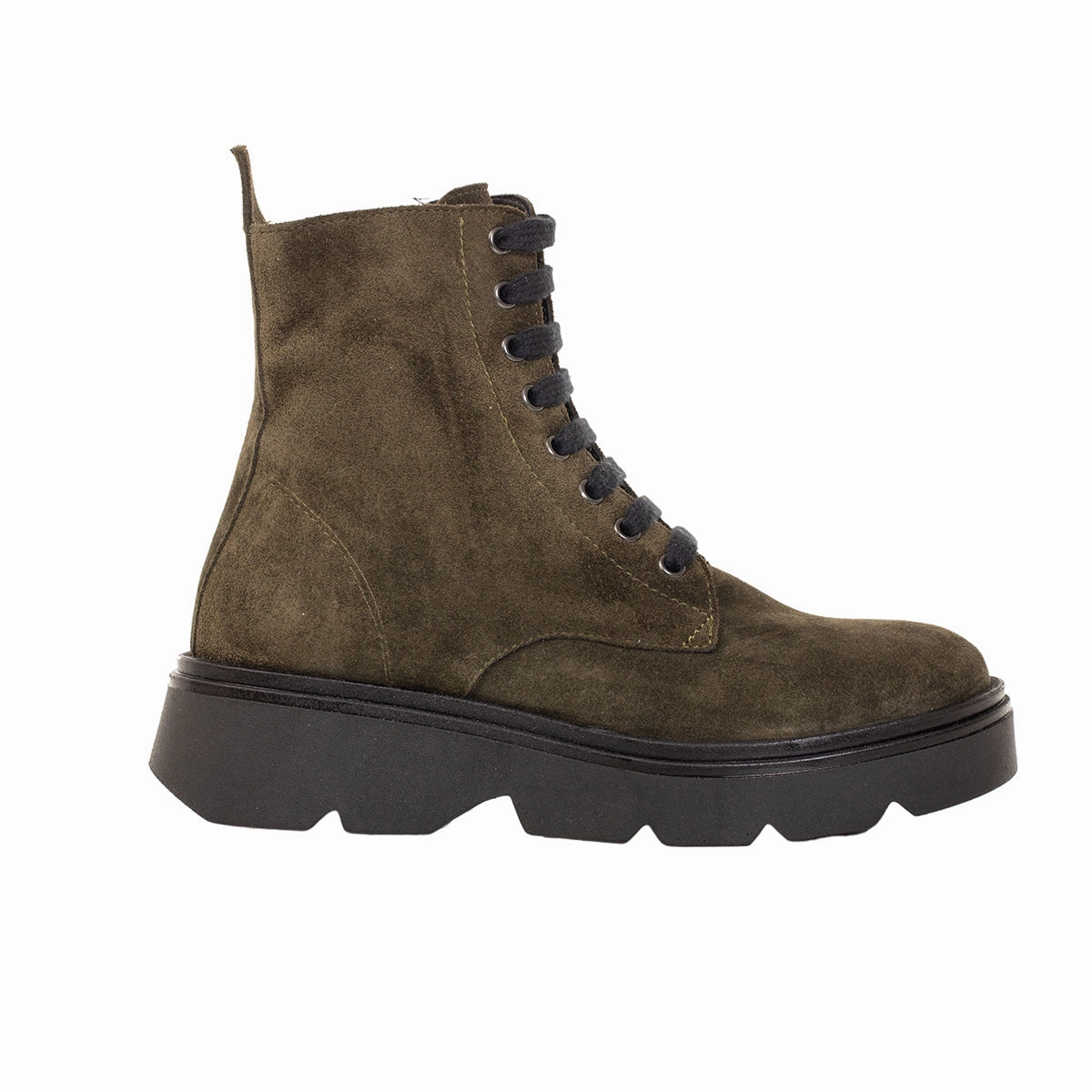 Kyrie Rugged Built Outdoor Trek Avant Mood