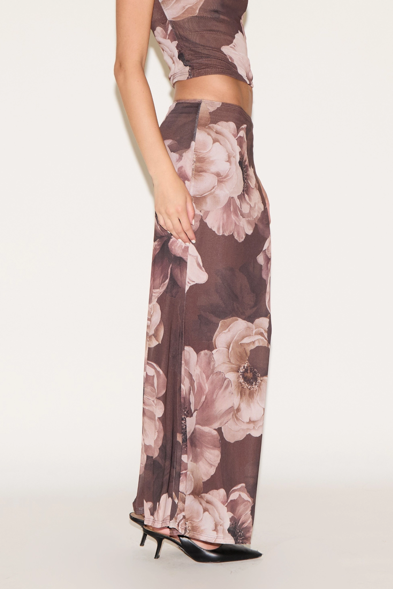 LARGE PEONY PRINT MESH OVERLAY MAXI SKIRT Refined Texture Calm Mood