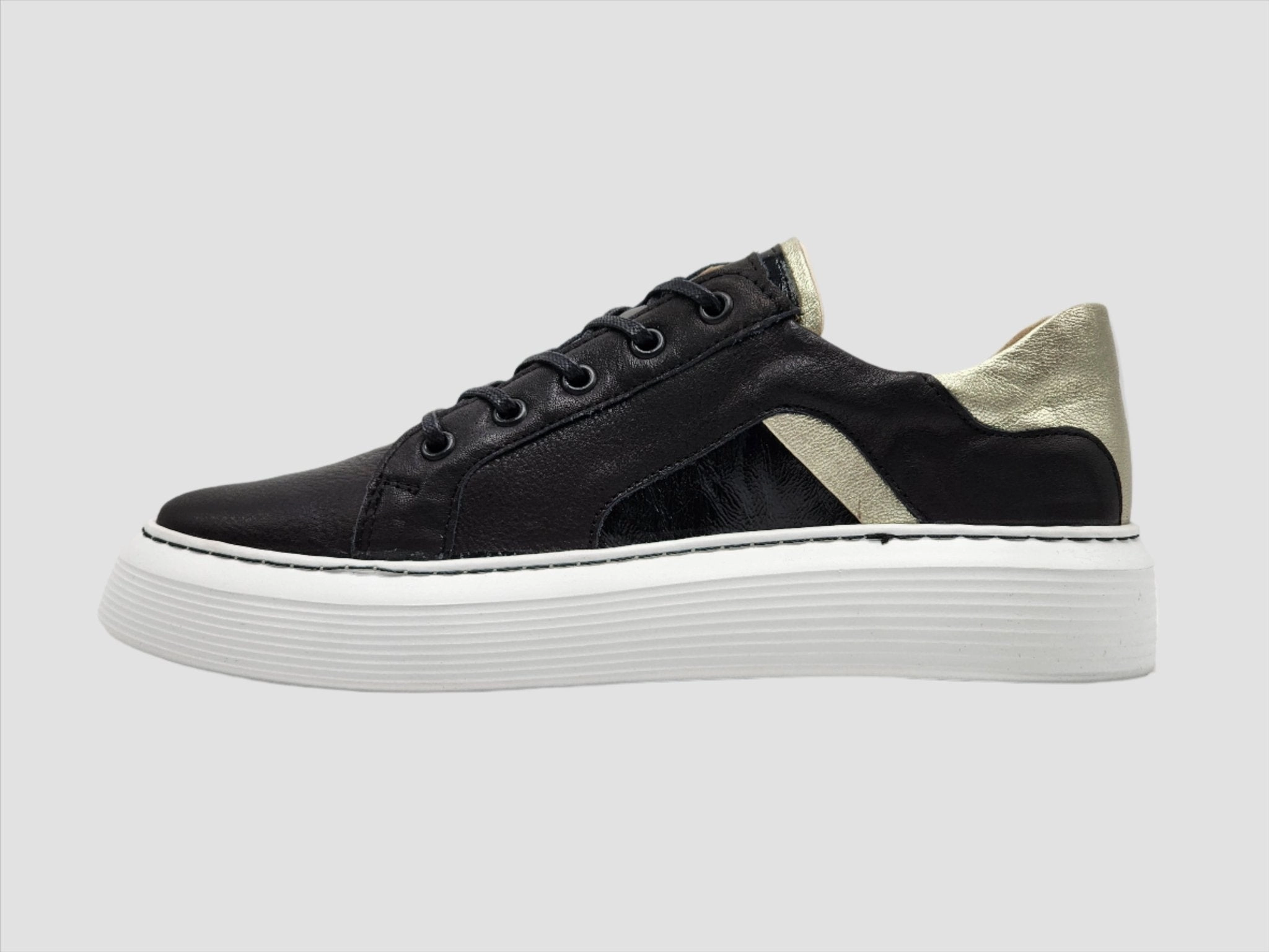 Women's Classic Zip-Up Leather Sneakers - Black Sleek Form