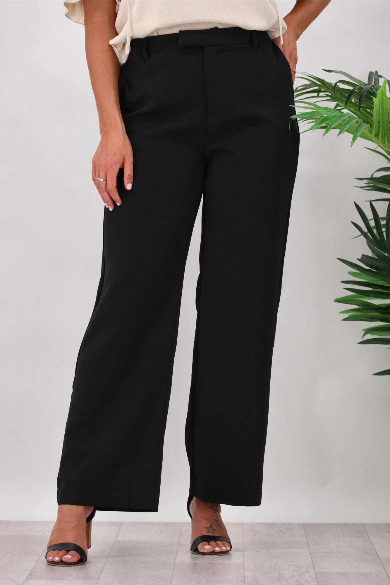 Shine On Label Alivia Tailored Pants Black Flex form