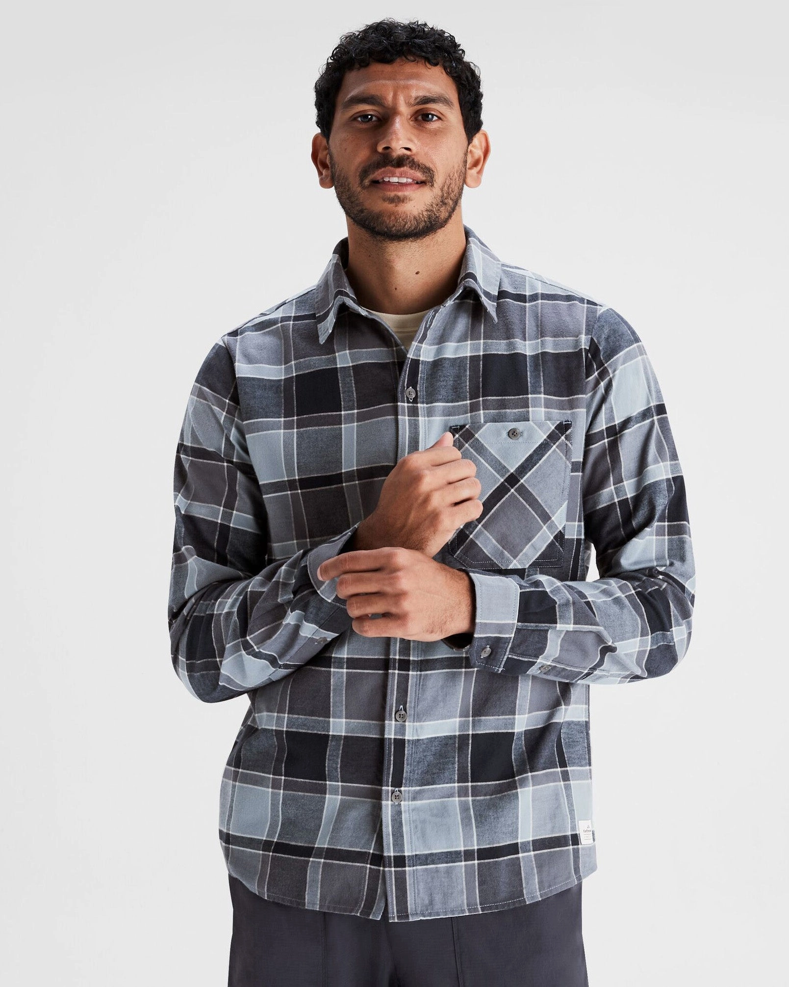 Travel-friendly Men's Fyfe Flannel Shirt - Mid Navy Plaid