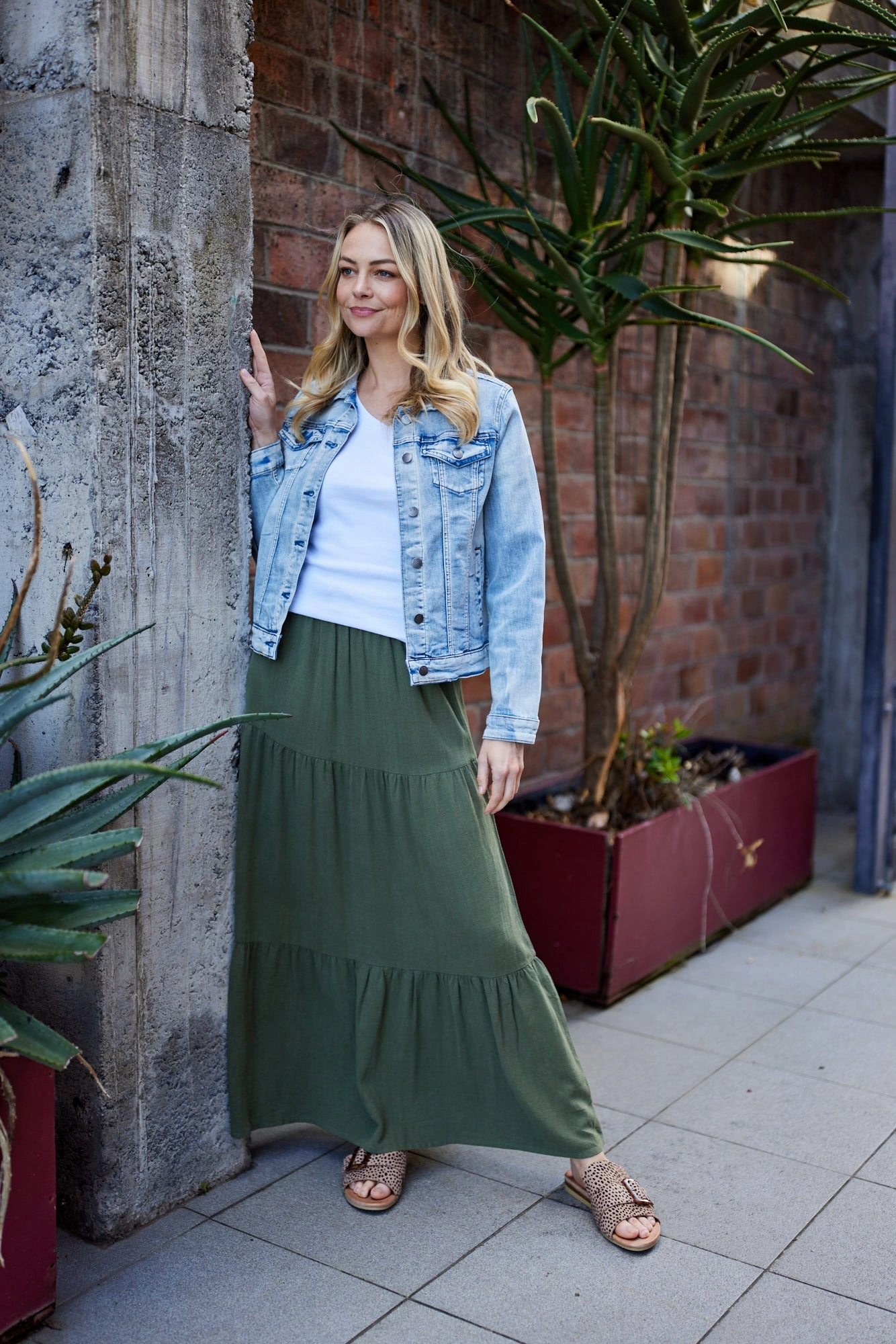 NonRestrictive Cut Mid Length Design Shine On Label Quinn Stretch Denim Jacket Blue